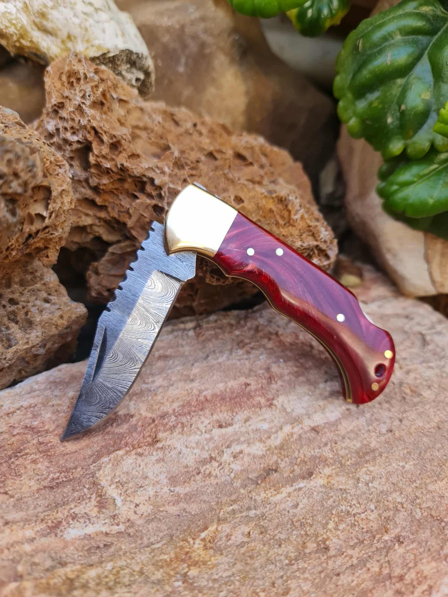 Handmade 17cm Pocket Knife with Damascus Steel - Resin & Brass