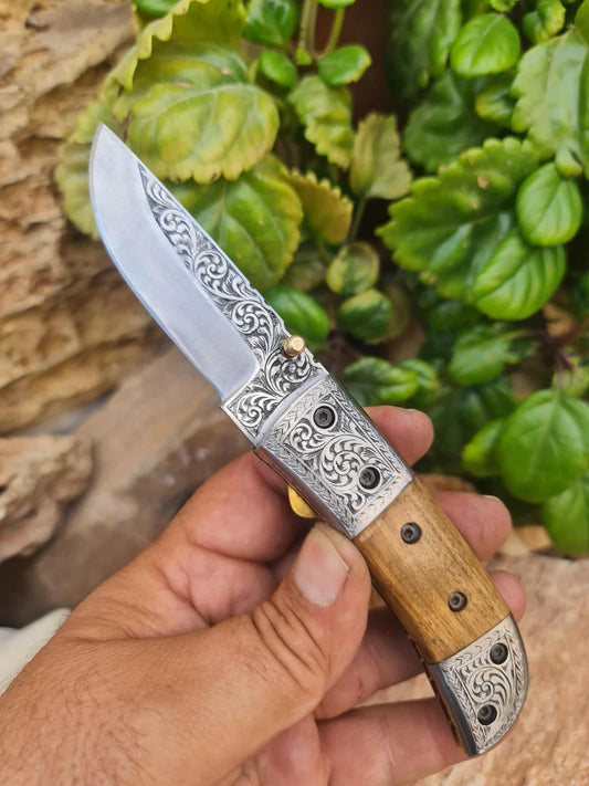 Handmade Limited Edition with Serial Number 18cm Knife with 420 Stainless Steel with Master Hand-Engraved & Olivewood