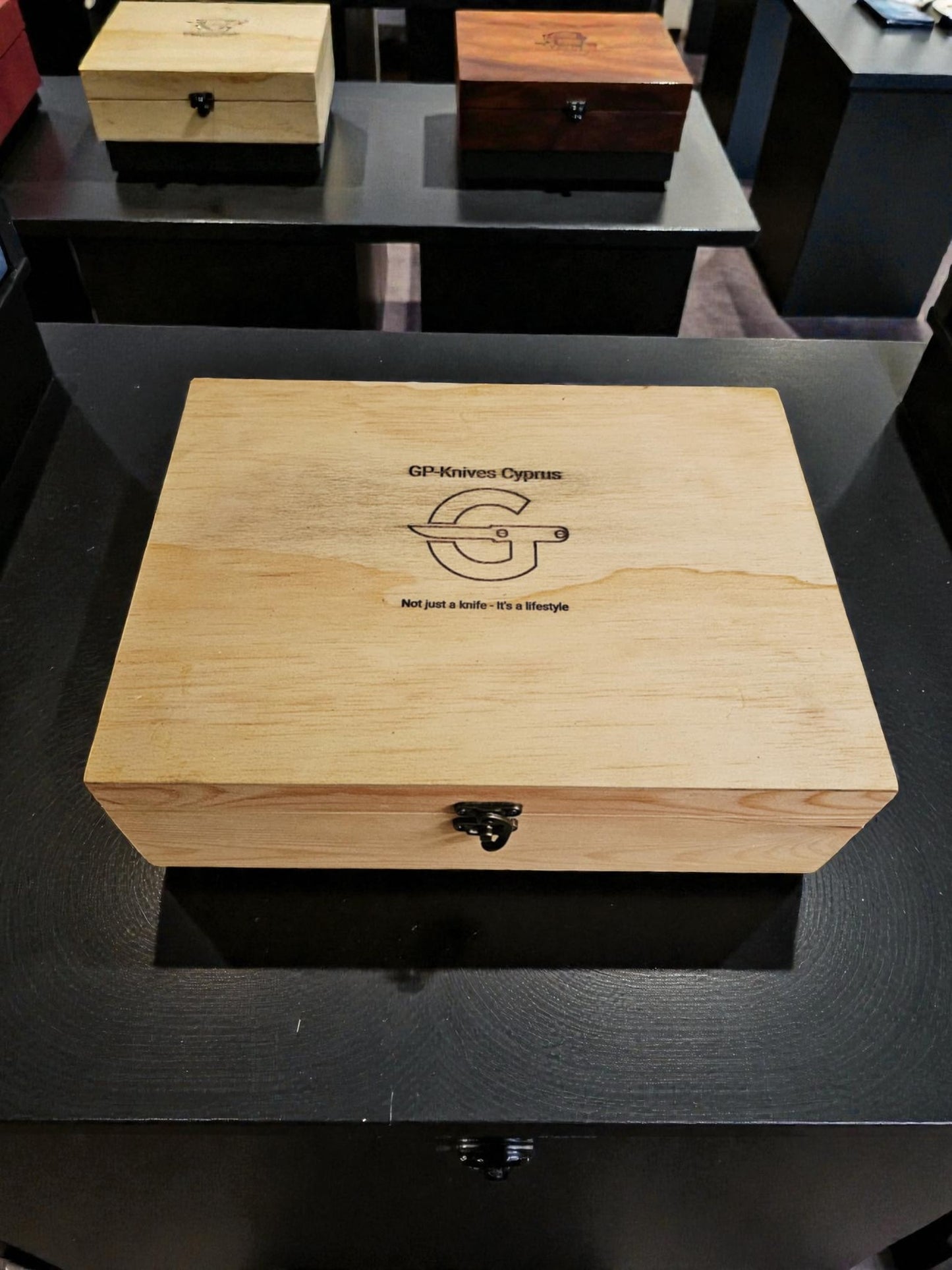 H132G – Handmade Hunting Knife + Leather Sheath & Wooden Gift Box