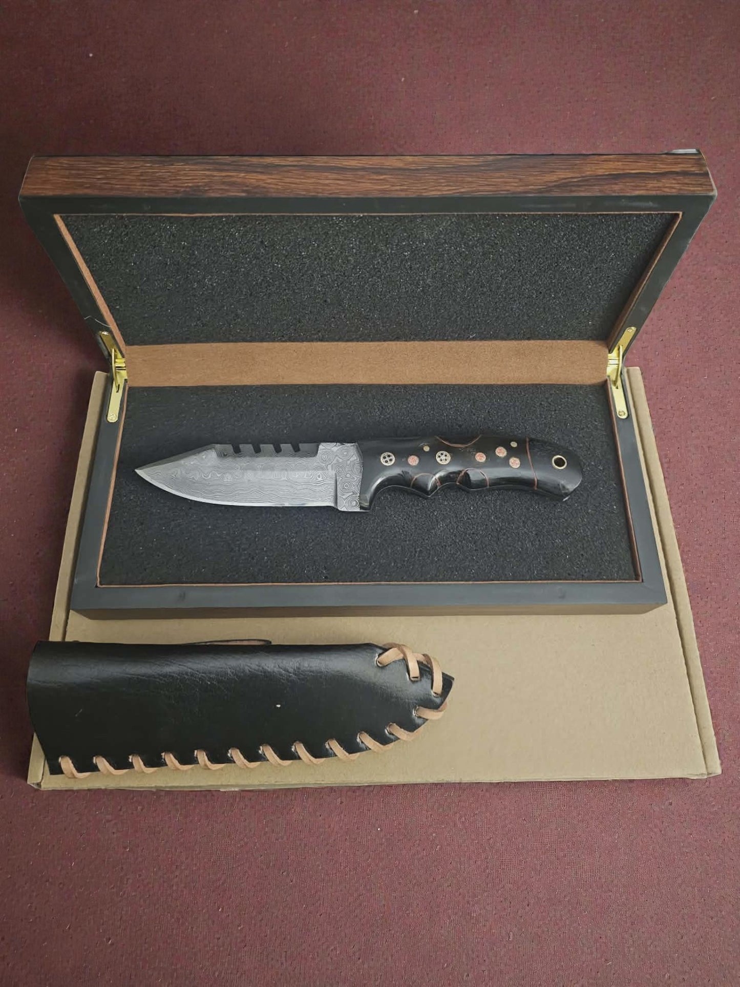 R012 - Χειροποίητο Hunting Knife από Δαμασκηνό ατσάλι & Κέρατο βούβαλου