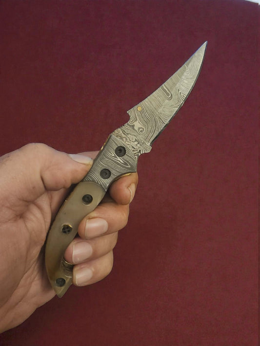 F045 - Χειροποίητο Stalwart EDC από Δαμασκηνό ατσάλι & Γυαλισμένο κέρατο κριαριού