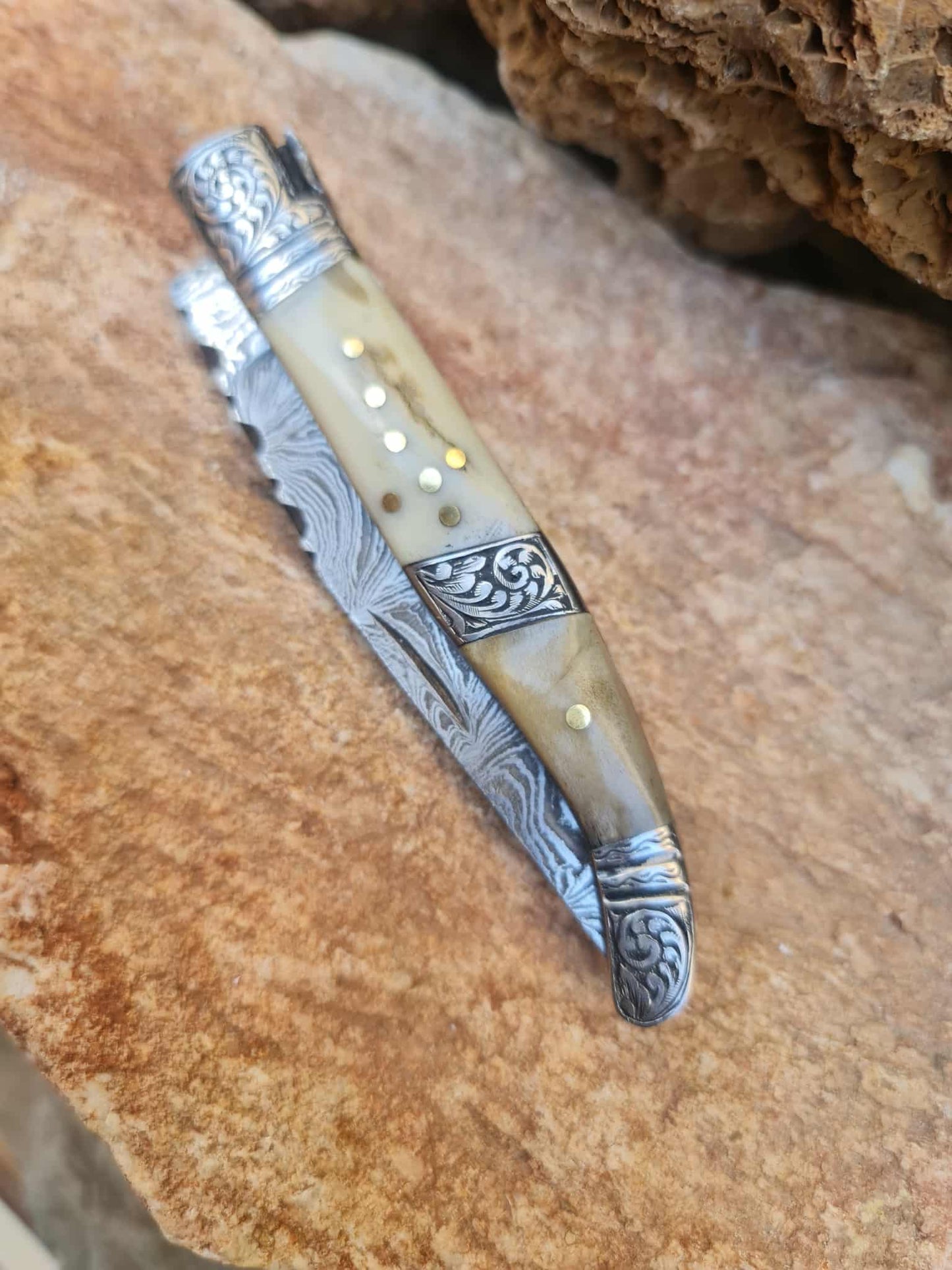 Handmade 22cm Laguiole Rustique with Damascus Steel - Red Deer antler & 420 Stainless Steel with Master Hand-Engraved
