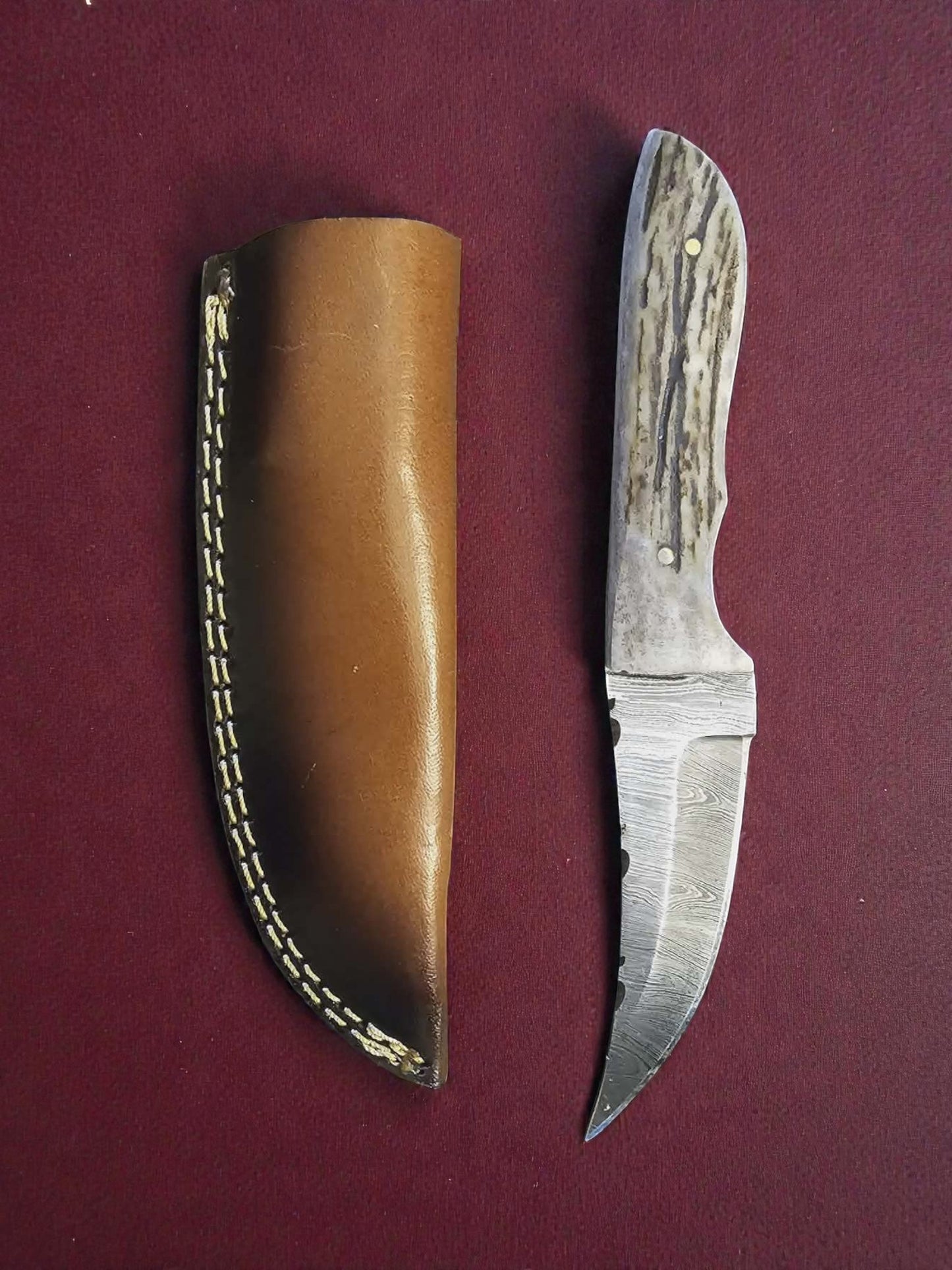 R010 - Χειροποίητο Custom Hunting-Skinner από Δαμασκηνό ατσάλι & Κέρατο κόκκινου ελαφιού