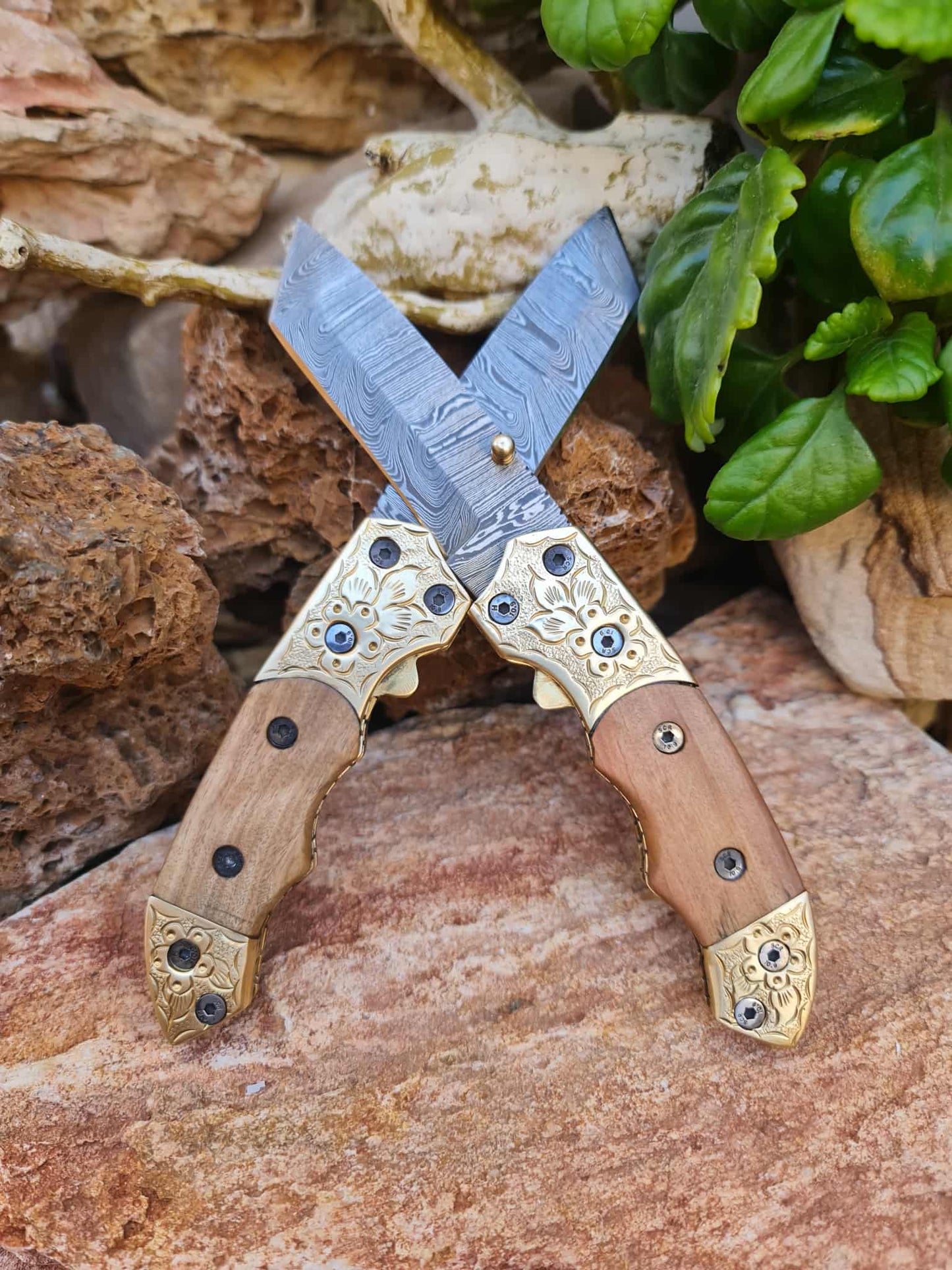 Handmade Limited Edition with Serial Number 19cm Knife with Damascus Steel - Olive wood & Hand Engraved Brass (Exclusive Knife with Serial Number)