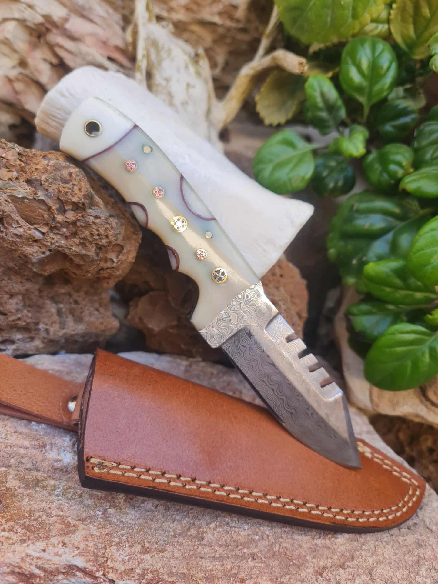 Handmade 20cm Hunting Knife with Raindrop Damascus Steel & Camel Bone
