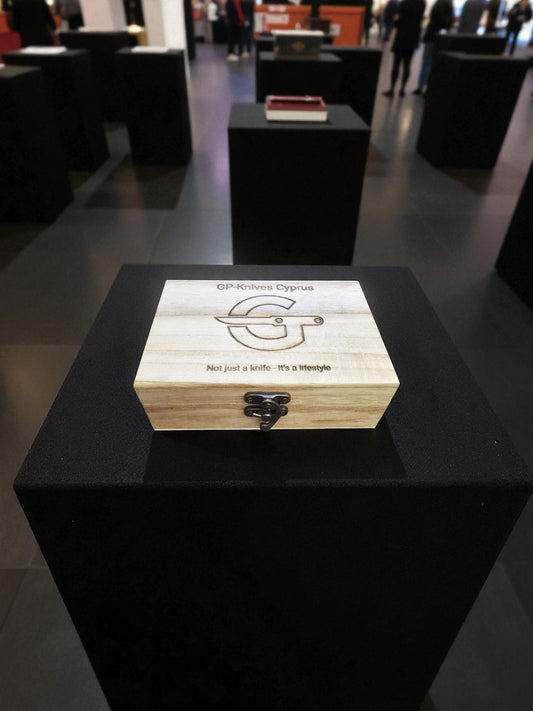 Ζ001 Ηand-crafted Wooden Gift Box with EVA Foam (15×10×5 cm)