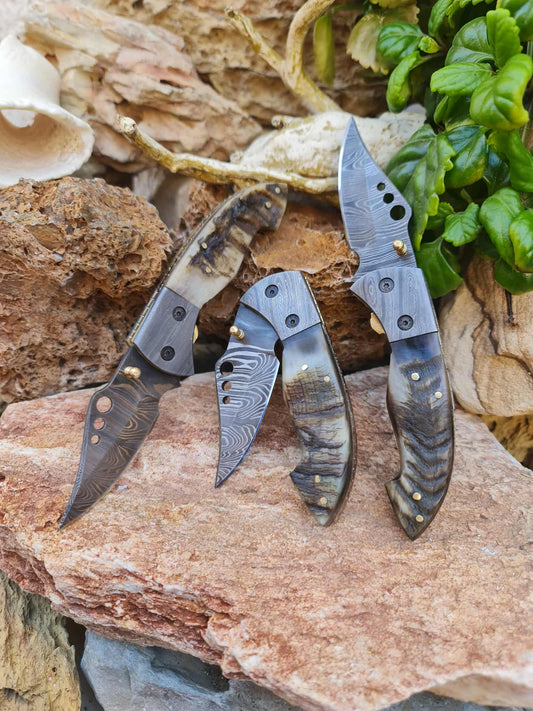 Handmade Limited Edition with Serial Number 18cm Knife with Damascus Steel & Asian Mouflon Horn (Exclusive Knife with Serial Number)