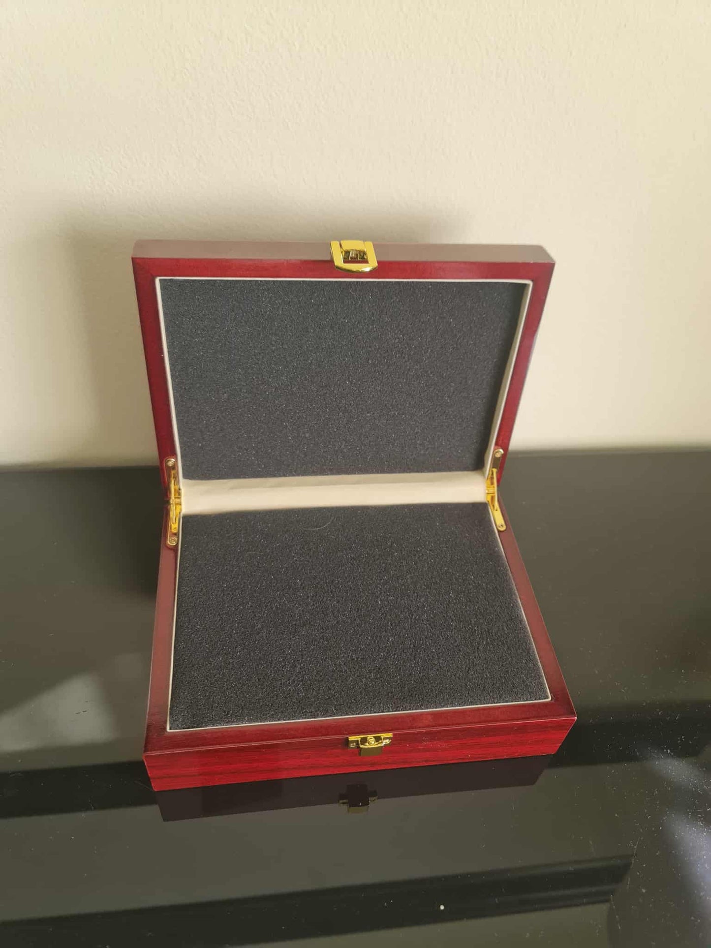 Premium Wooden Presentation Box with EVA Foam for Folding Knives