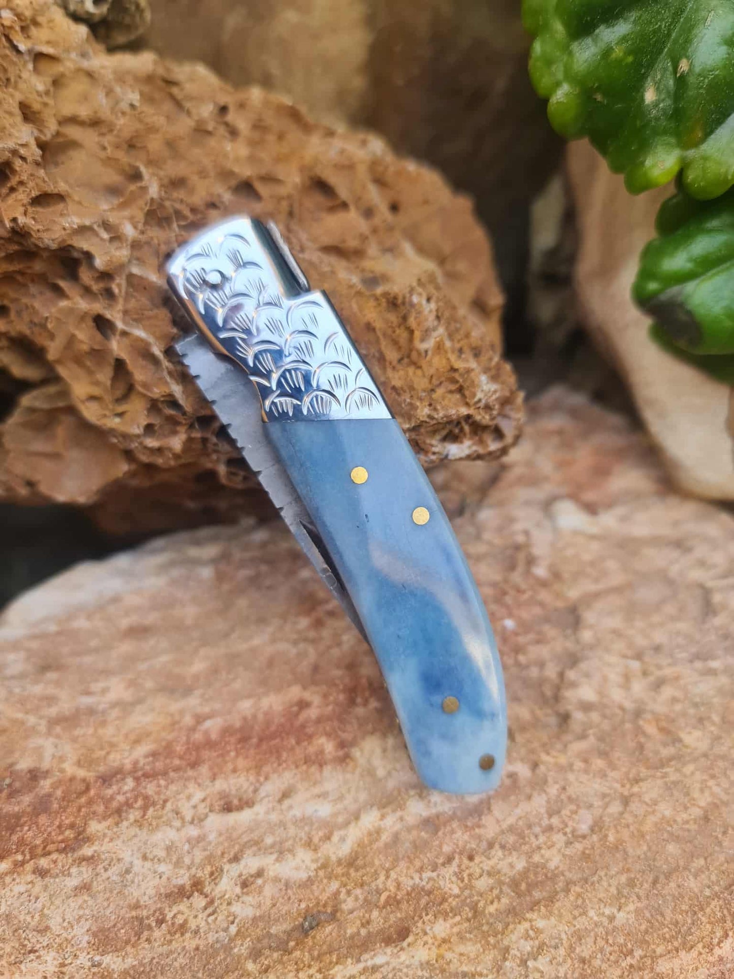 Handmade 16cm Laguiole de Poche with Stainless Damascus® - Stabilized Camel Bone & Hand Engraved AEB-L Steel