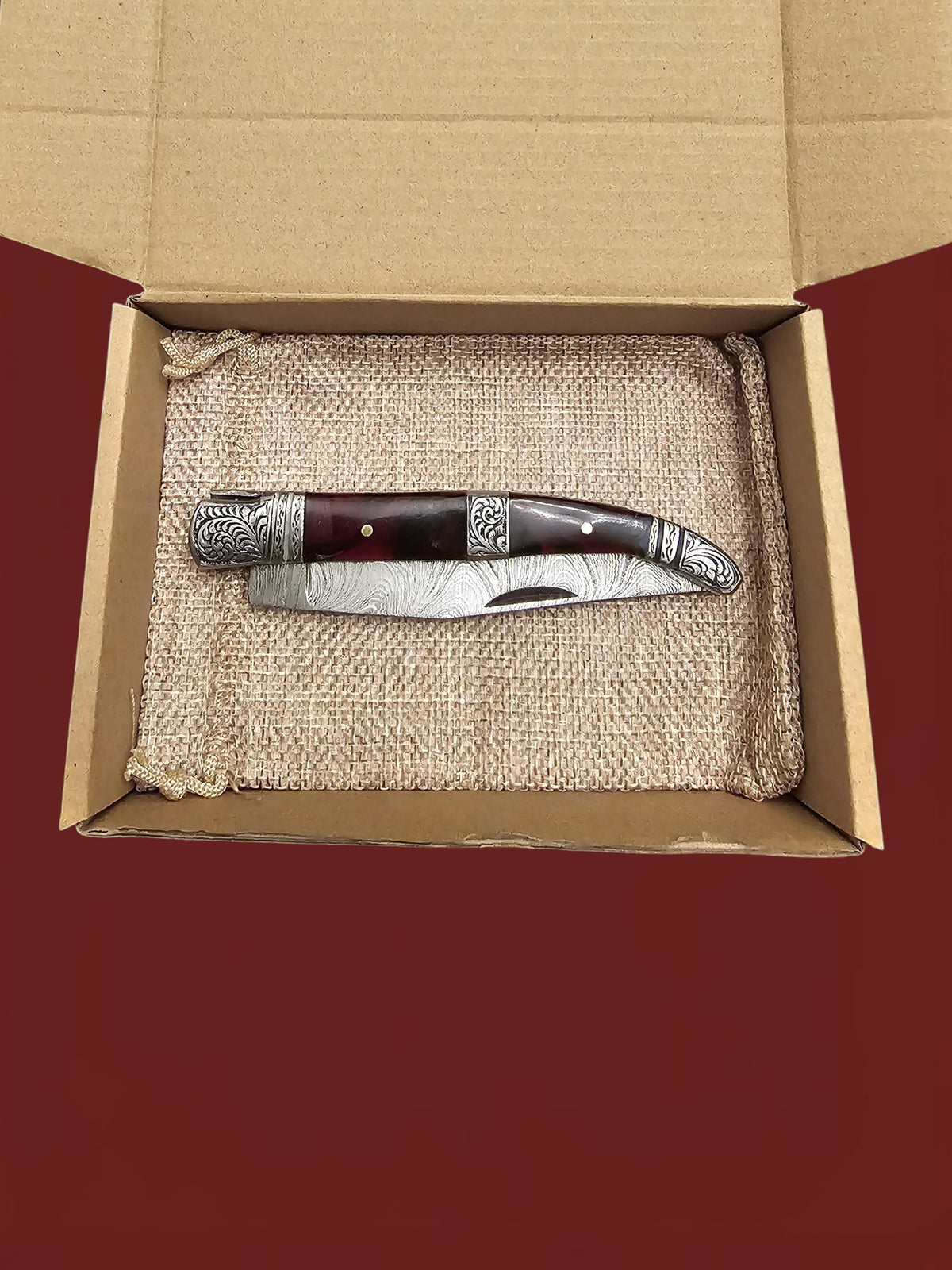 F144 Laguiole Art Edition - Damascus Steel & Resin