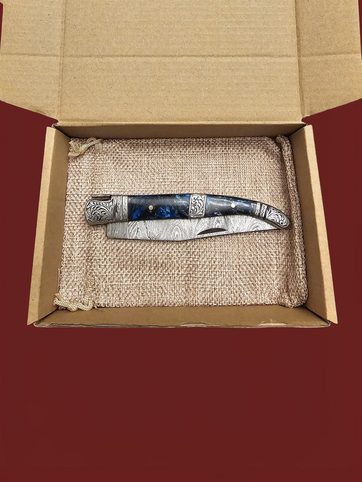 F143 Laguiole Art Edition - Damascus Steel & Resin