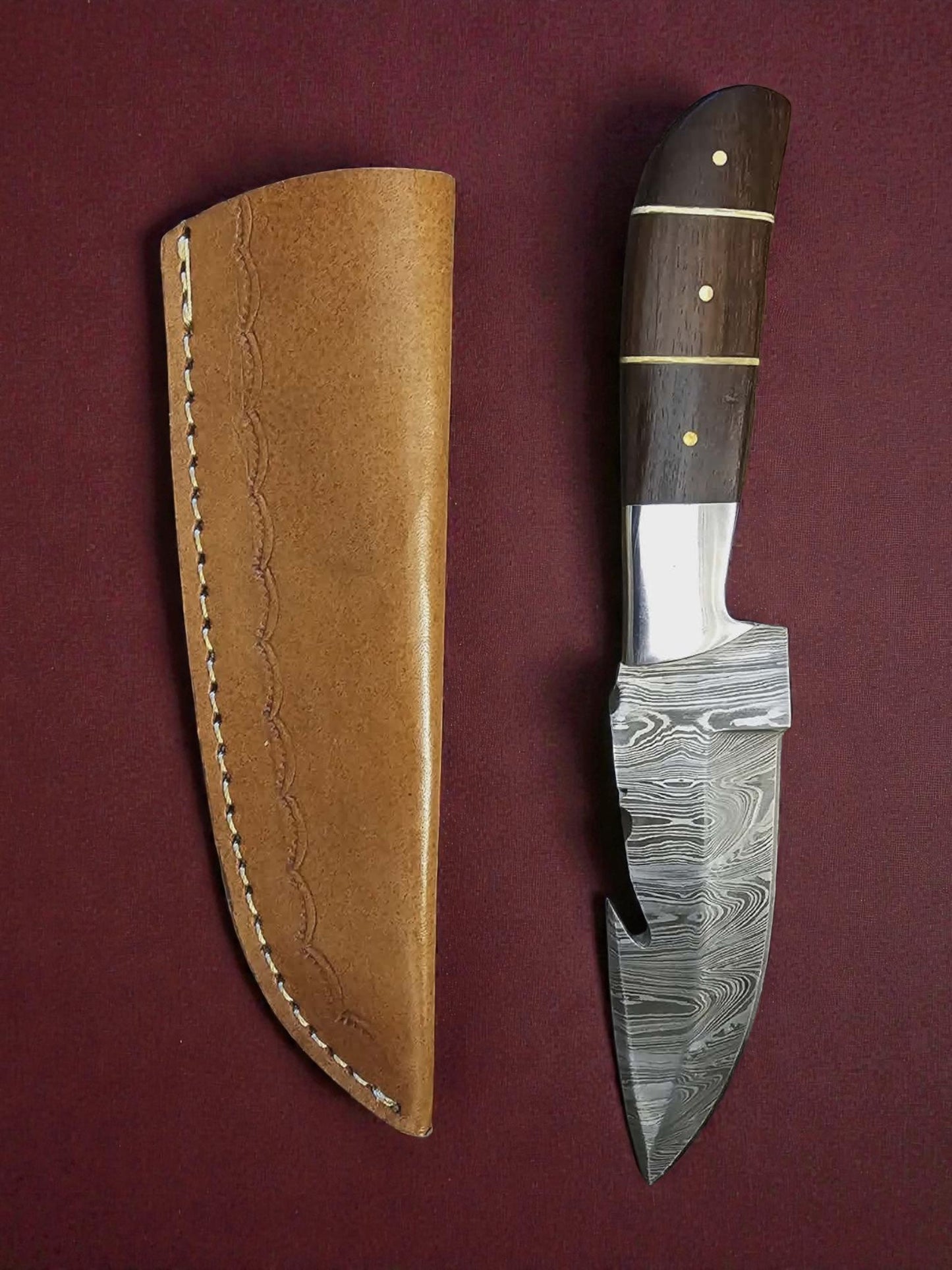 R013 - Χειροποίητο Gut hook από Δαμασκηνό ατσάλι & Ξύλο καρυδιάς