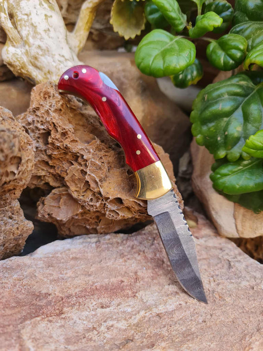 Handmade 17cm Pocket Knife with Damascus Steel - Resin & Brass