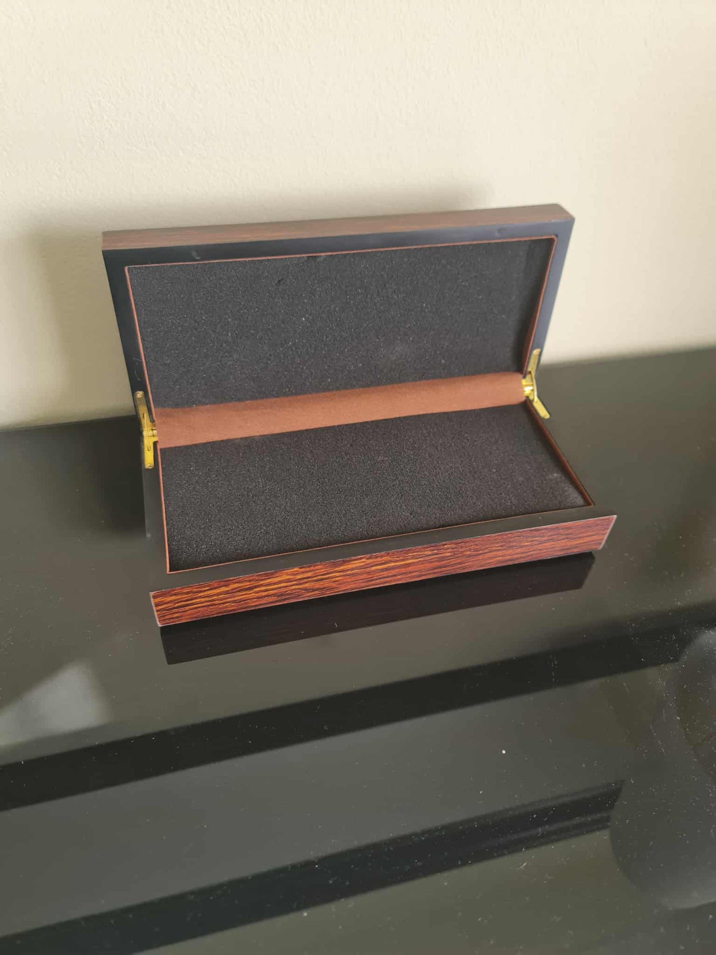 Premium Wooden Presentation Box with EVA Foam for Folding Knives