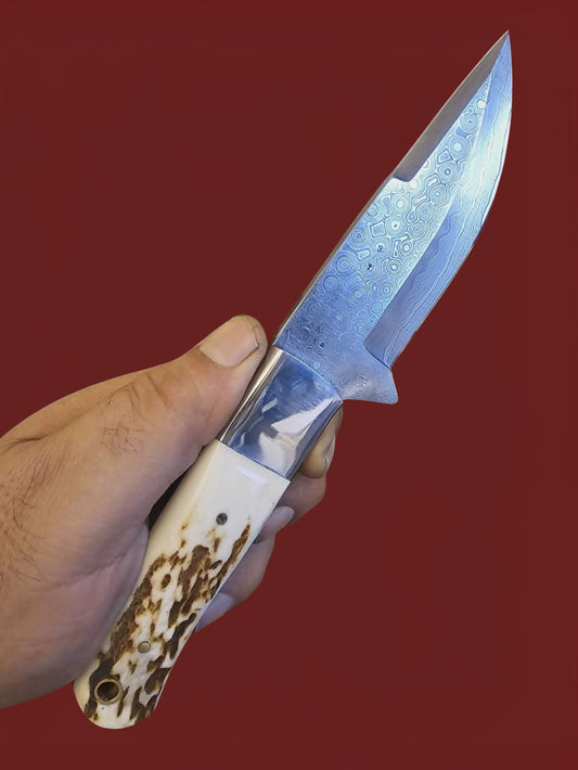 R032 - Hunting Knife - Damascus Steel & Horn