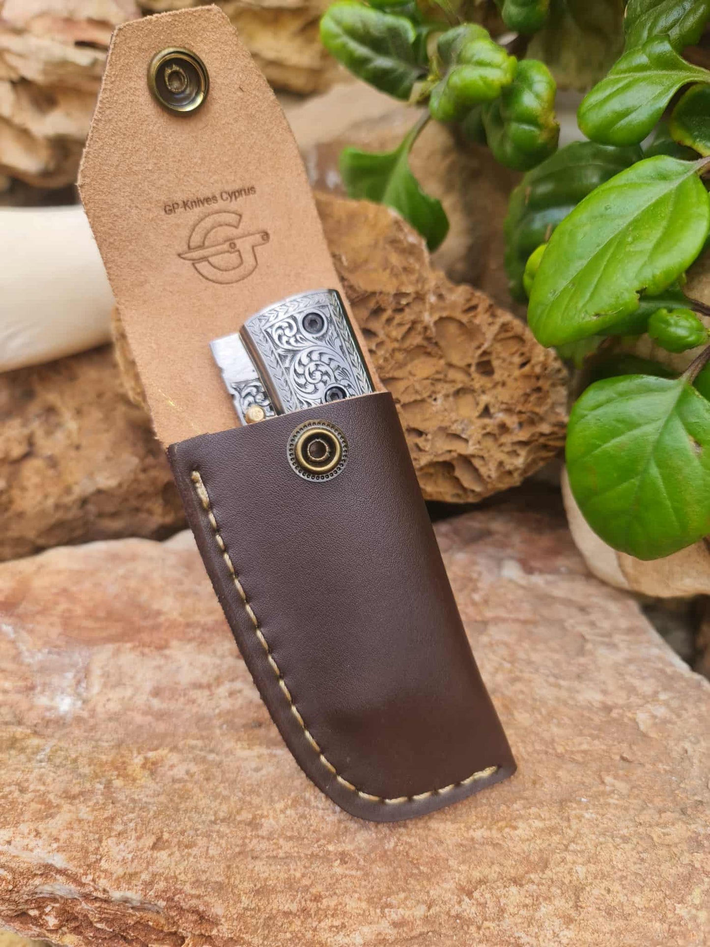 Handmade Limited Edition with Serial Number 18cm Knife with 420 Stainless Steel with Master Hand-Engraved & Olivewood