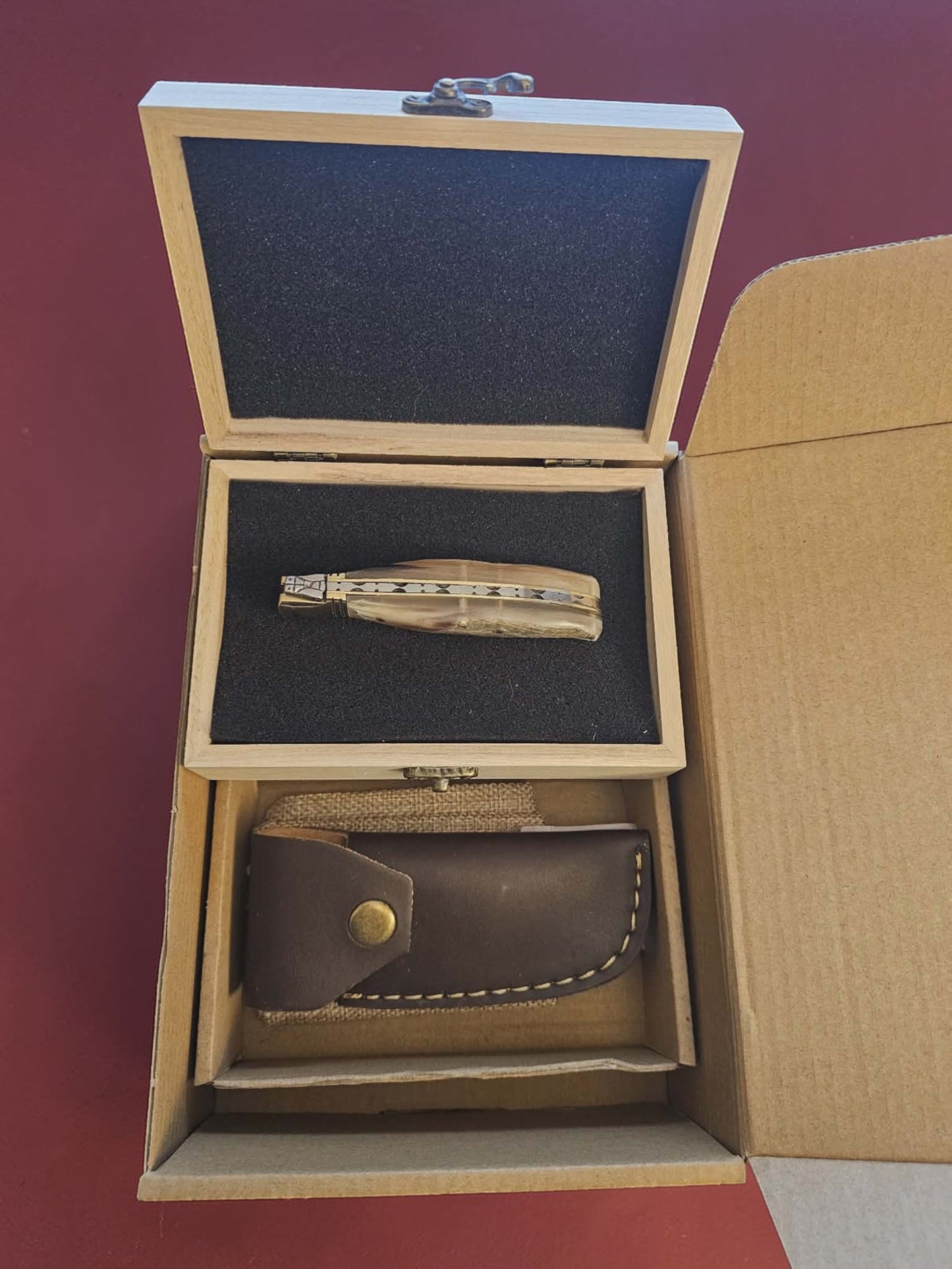 F085 Laguiole La Guêpe - Stainless Damascus & Horn