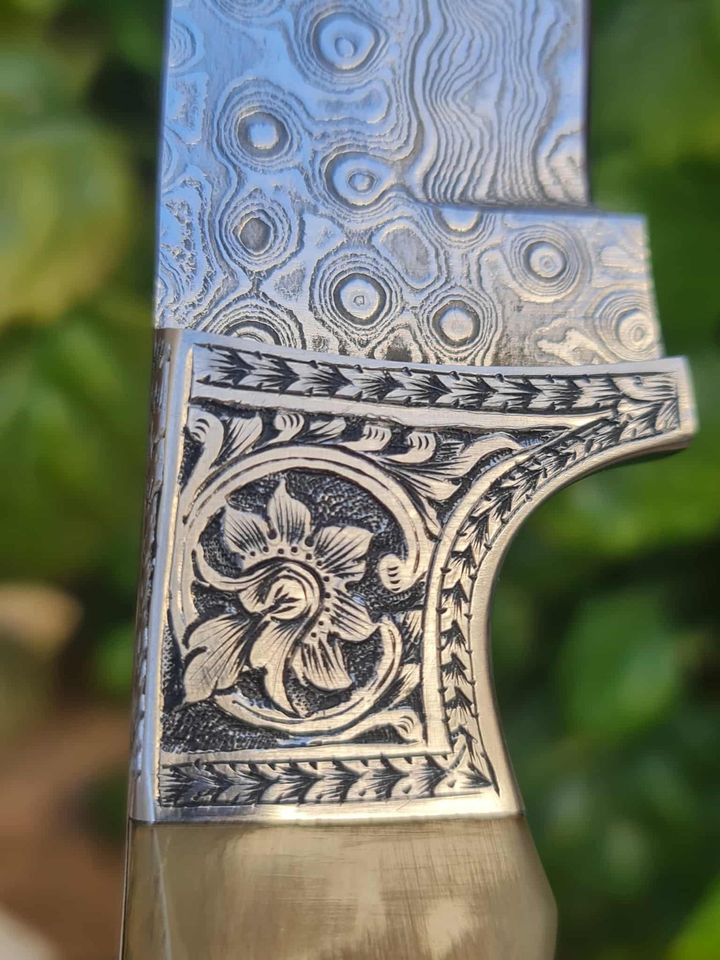 Handmade 22cm Premium Hunting Knife with Raindrop Damascus Steel - Ibex Horn & Stainless Steel with Master Hand-Engraved