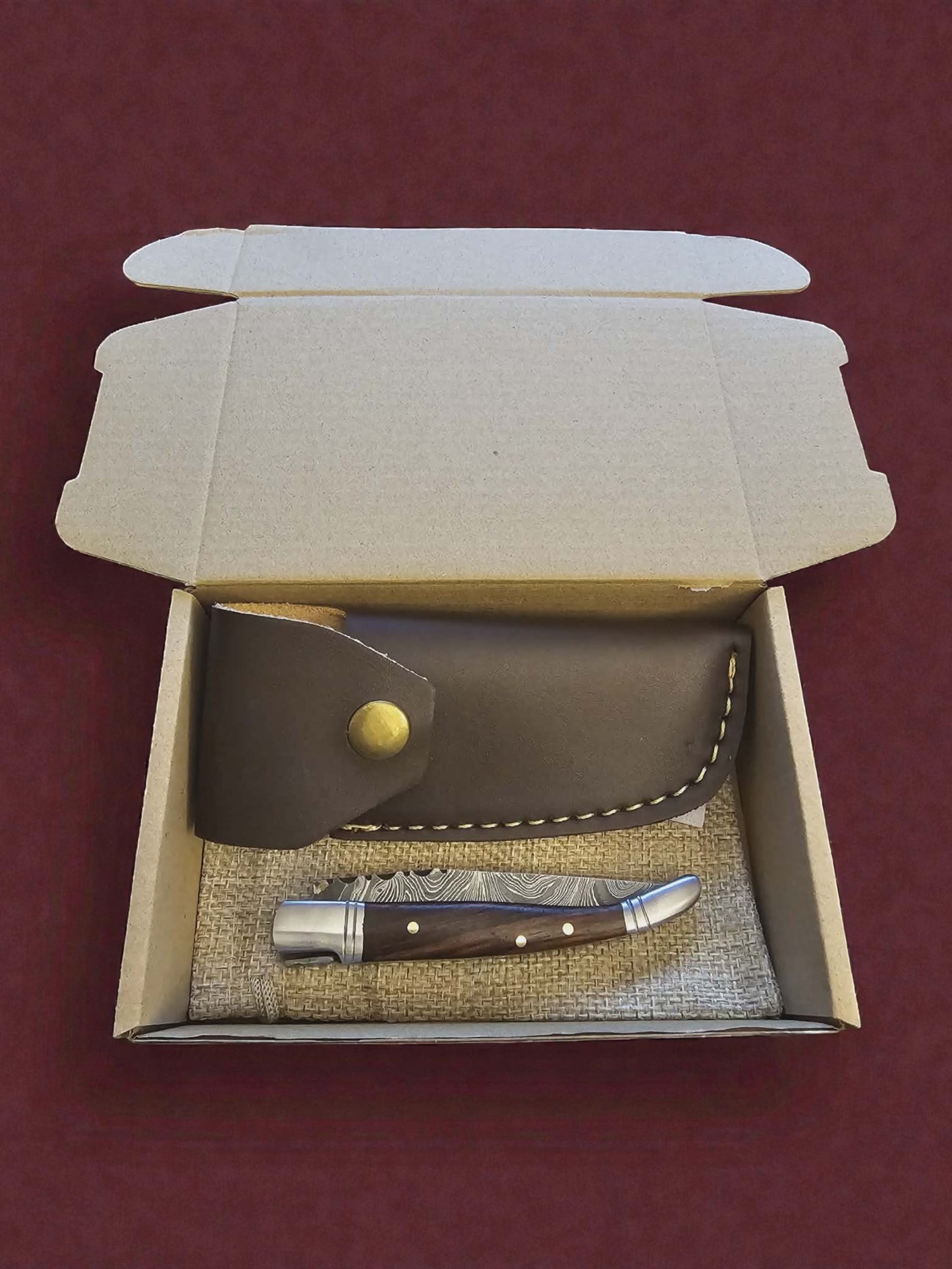 F005 - Χειροποίητο Laguiole Petit από Δαμασκηνό Ατσάλι & ξύλο καρυδιάς