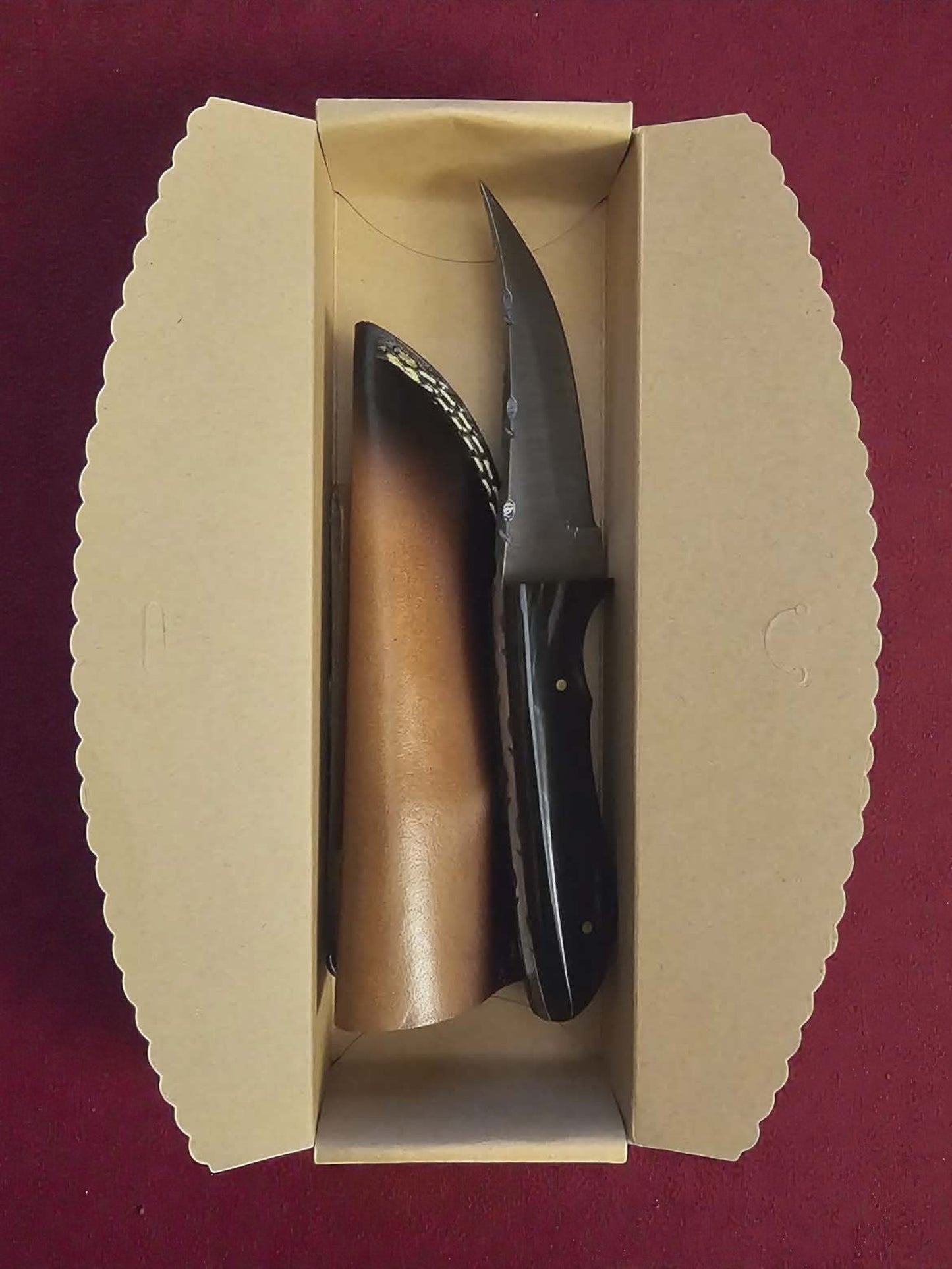 R009 - Χειροποίητο Custom Hunting-Skinner από Δαμασκηνό ατσάλι & Κέρατο βούβαλου