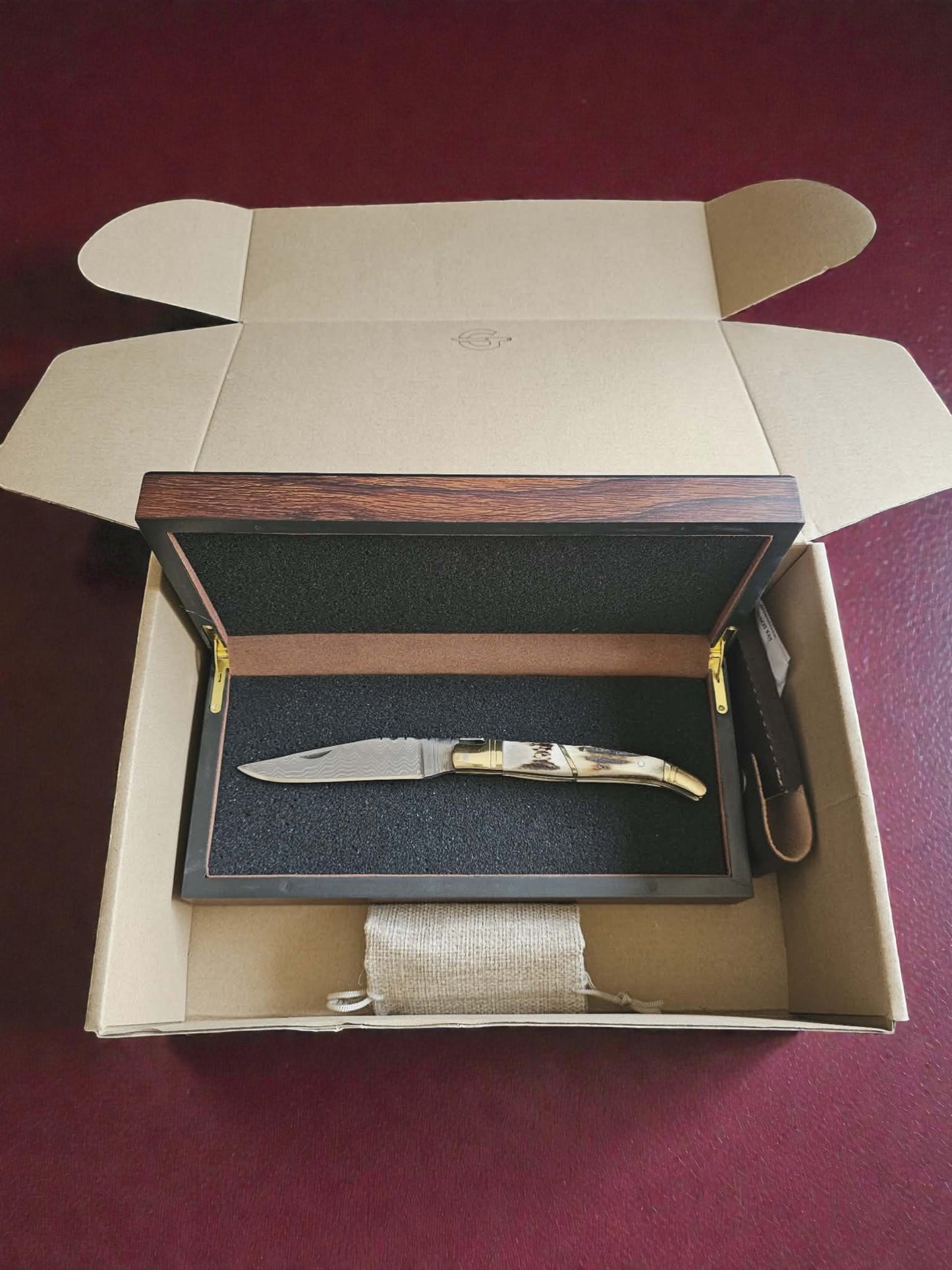 F033 - Χειροποίητο Laguiole Classique από Δαμασκηνό ατσάλι νέας γενιάς (ανοξείδωτο) & Κέρατο κόκκινου ελαφιού