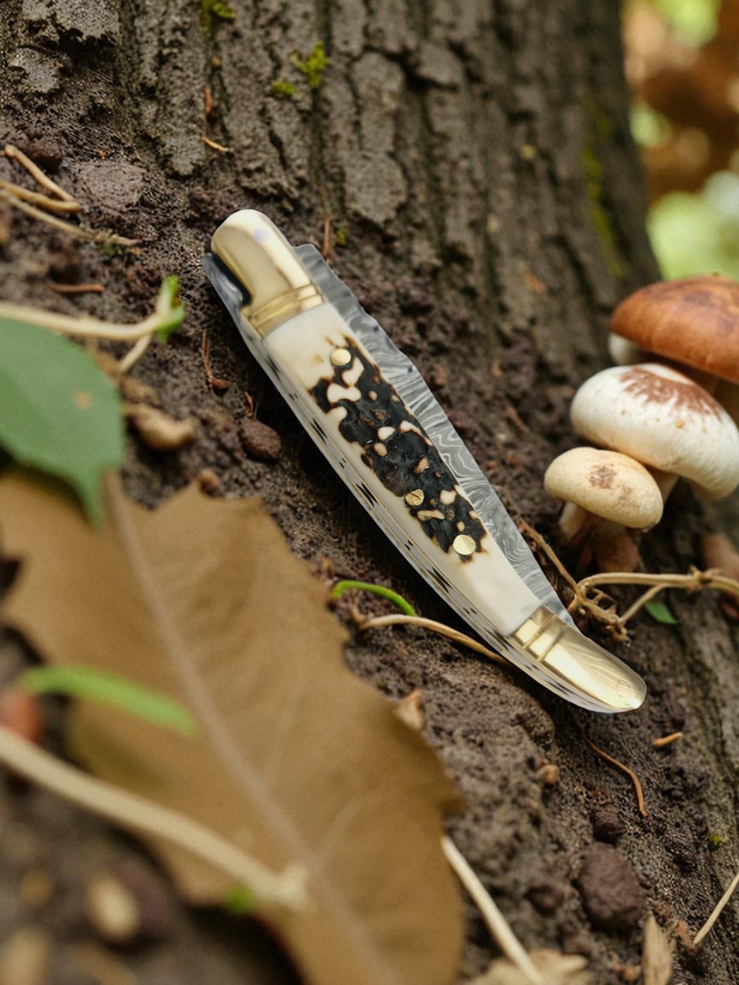 A118 Handmade Laguiole Petit - Damascus Steel & Red Deer Antler