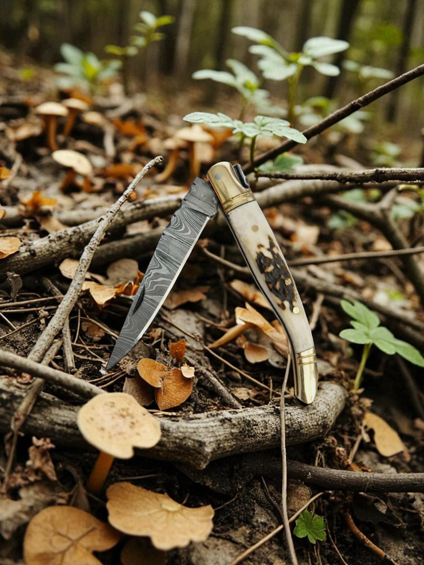 A118 Handmade Laguiole Petit - Damascus Steel & Red Deer Antler