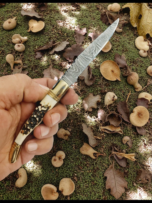 A118 Handmade Laguiole Petit - Damascus Steel & Red Deer Antler