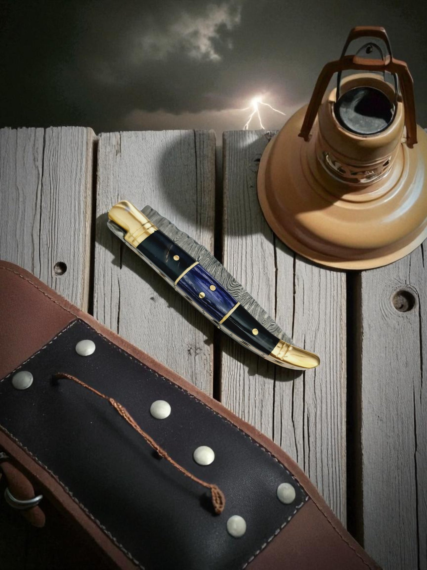 A122 Handmade Laguiole Classique - Damascus Steel - Buffalo Horn & Resin-Infused Wood