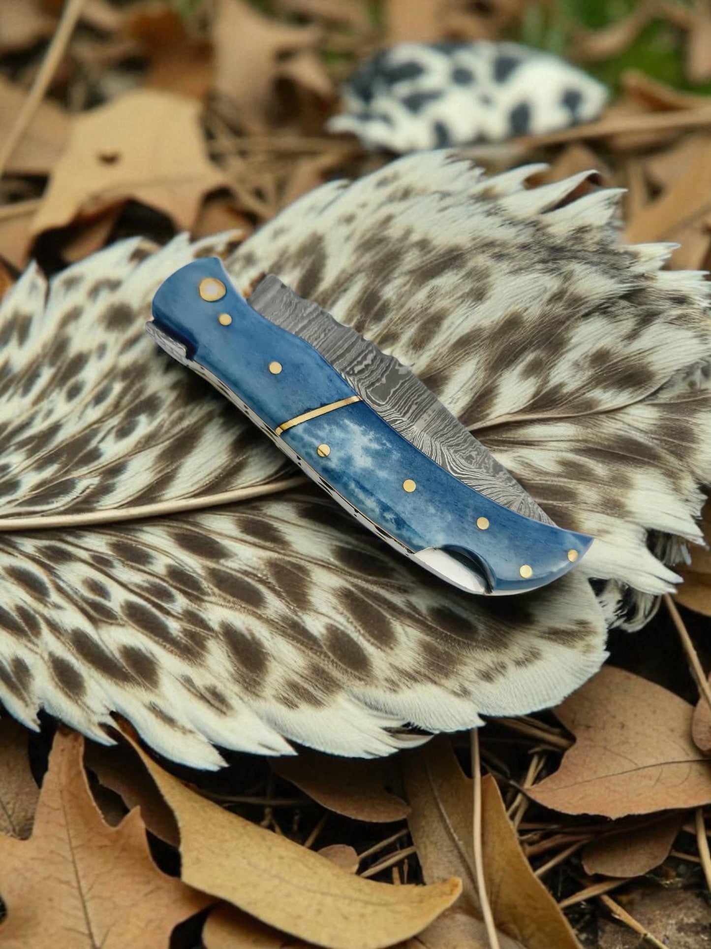 A129 Handmade Laguiole Élite - Damascus Steel & Resin Camel Bone