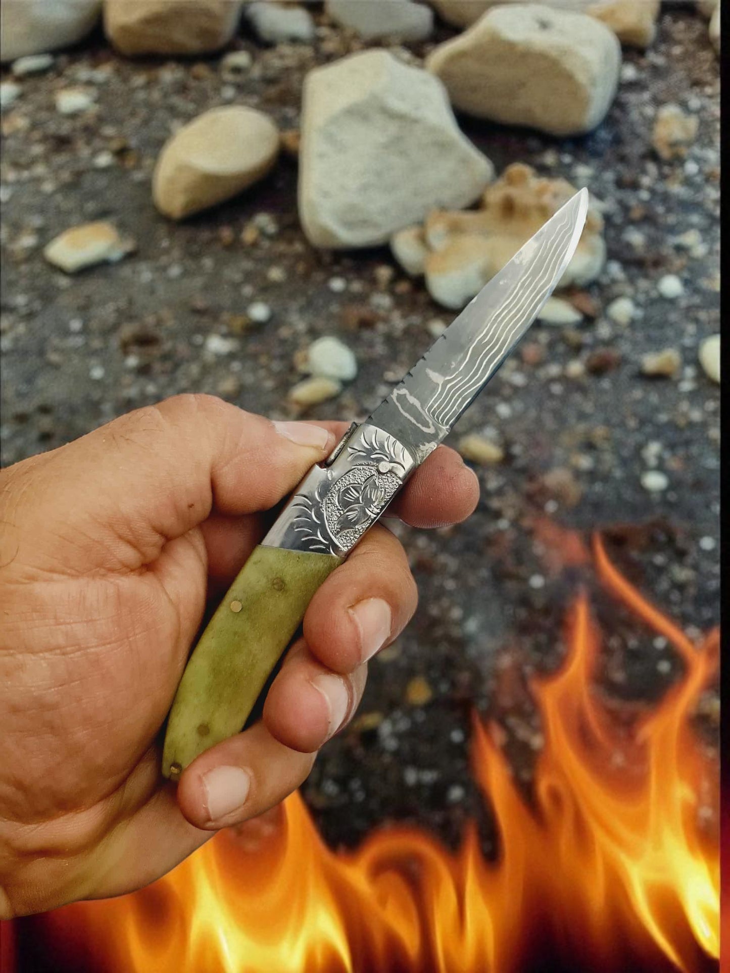 A137 Handmade Laguiole de Poche - New-Gen Damascus Steel (Rust Free) & Resin-Infused Camel Bone