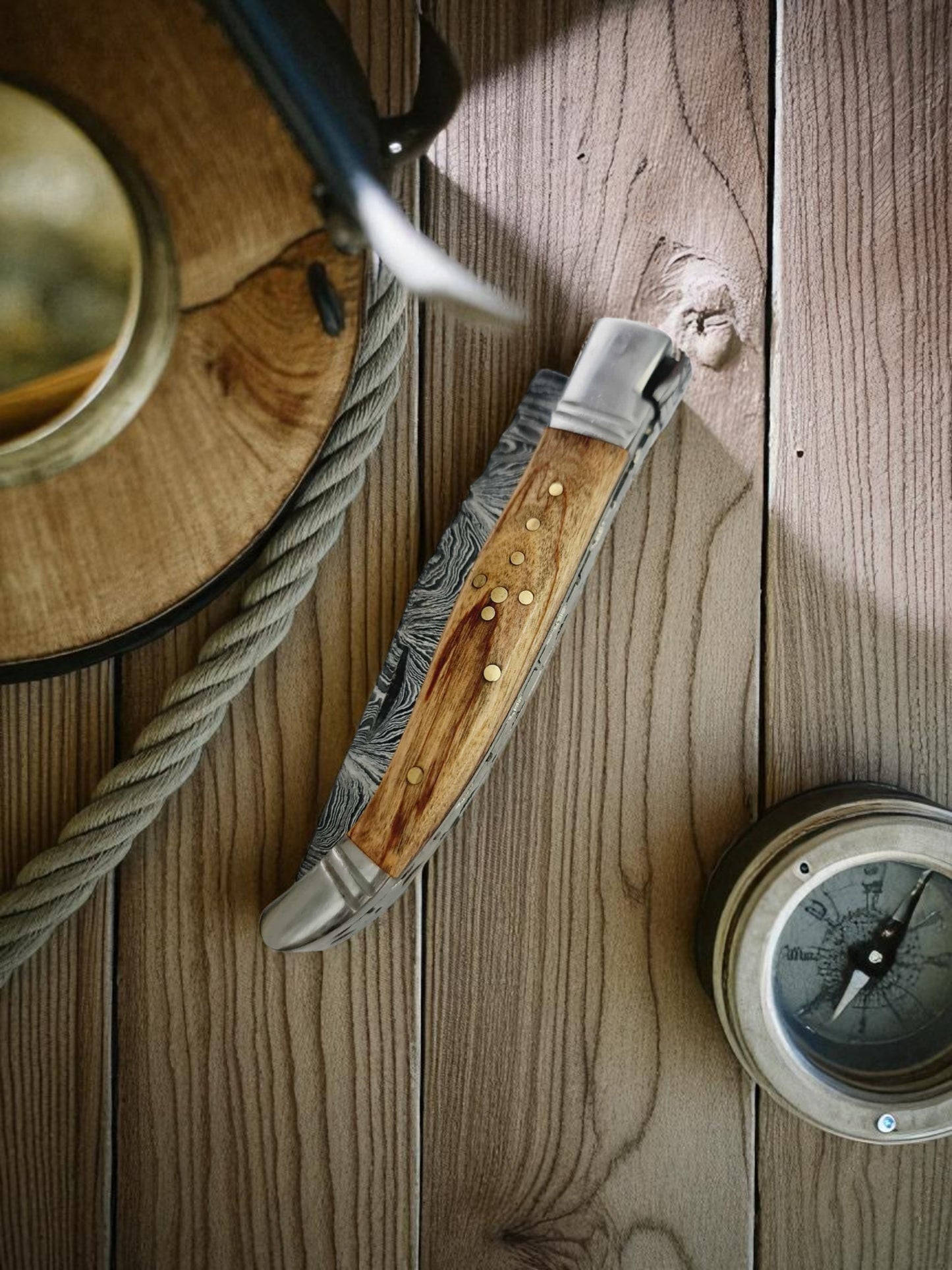 A142 Handmade Laguiole Rustique - Damascus Steel & Olive Wood