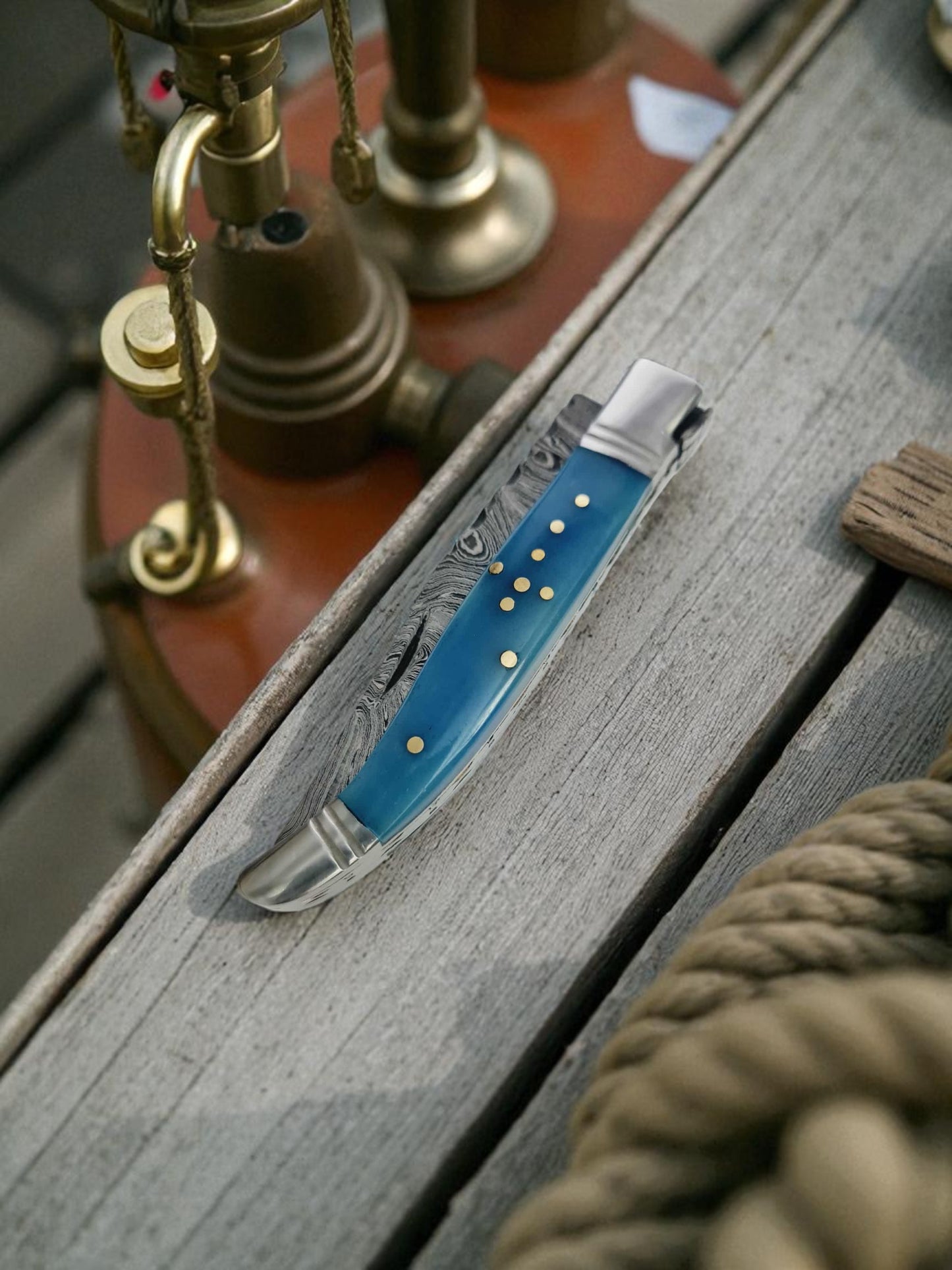 A145 Handmade Laguiole Rustique - Damascus Steel & Resin-Infused Camel Bone