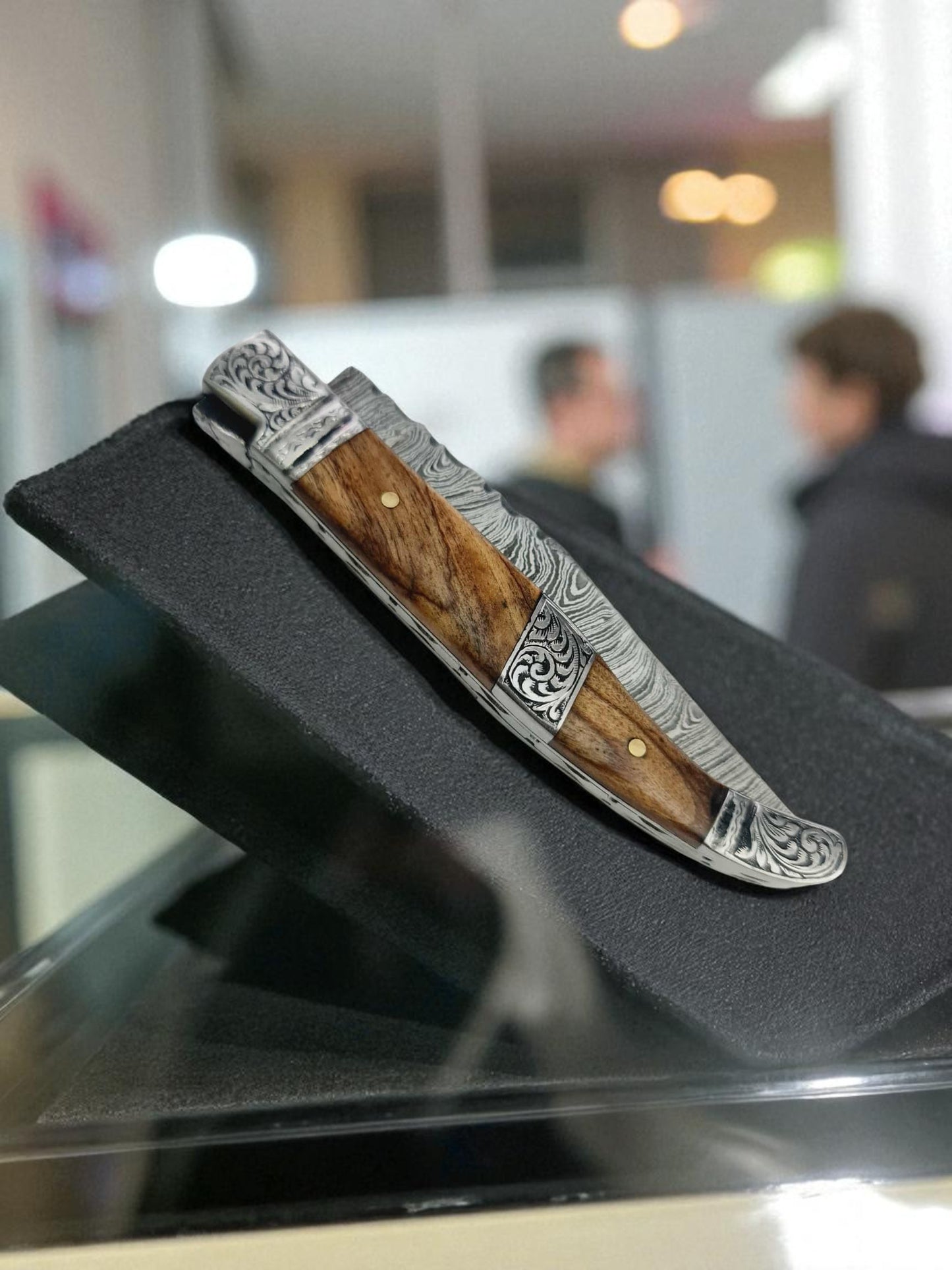 A148 Handmade Laguiole Art Edition - Damascus Steel & Olive Wood