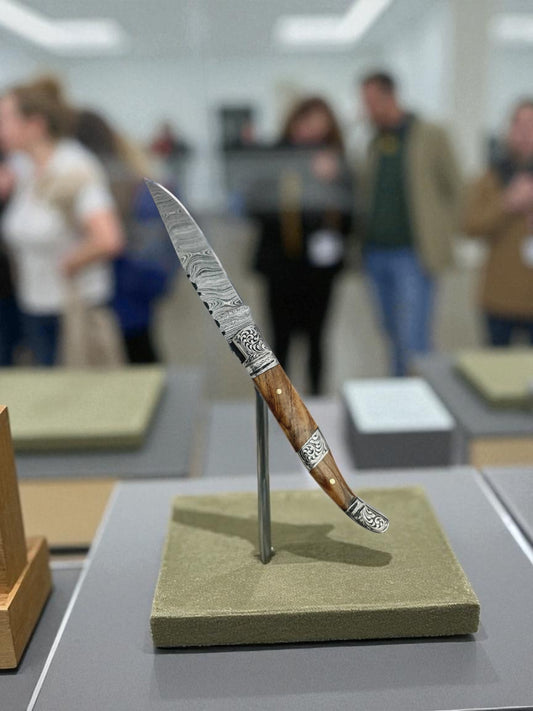 A148 Handmade Laguiole Art Edition - Damascus Steel & Olive Wood
