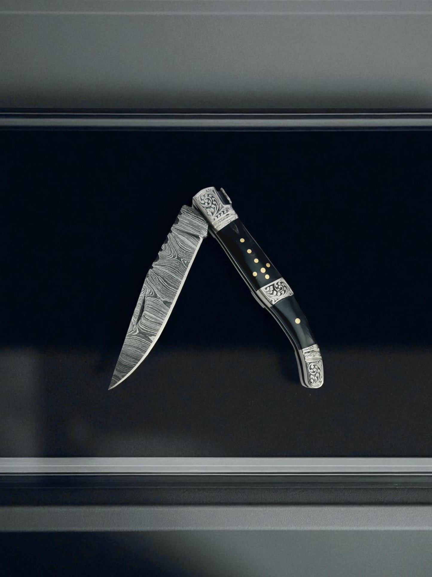 A149 Handmade Laguiole Art Edition - Damascus Steel & Buffalo Horn