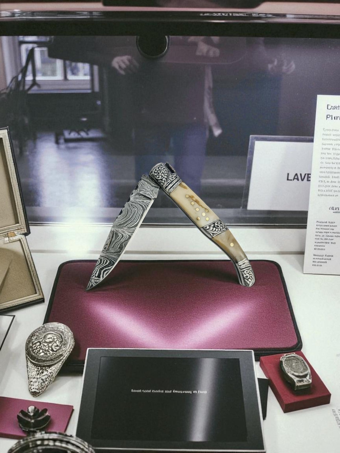 A150 Handmade Laguiole Art Edition - Damascus Steel & Red Deer Antler