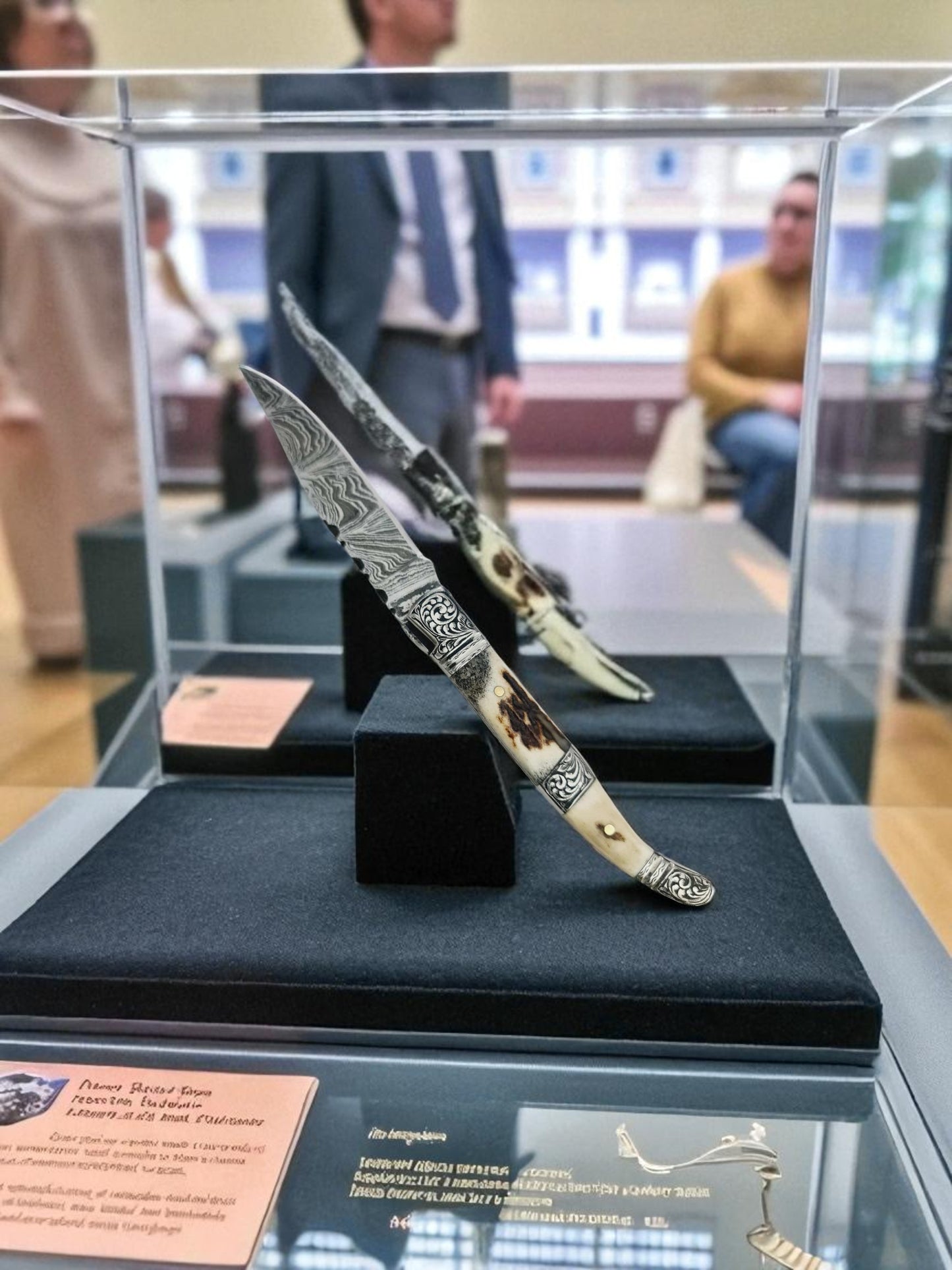 A150 Handmade Laguiole Art Edition - Damascus Steel & Red Deer Antler