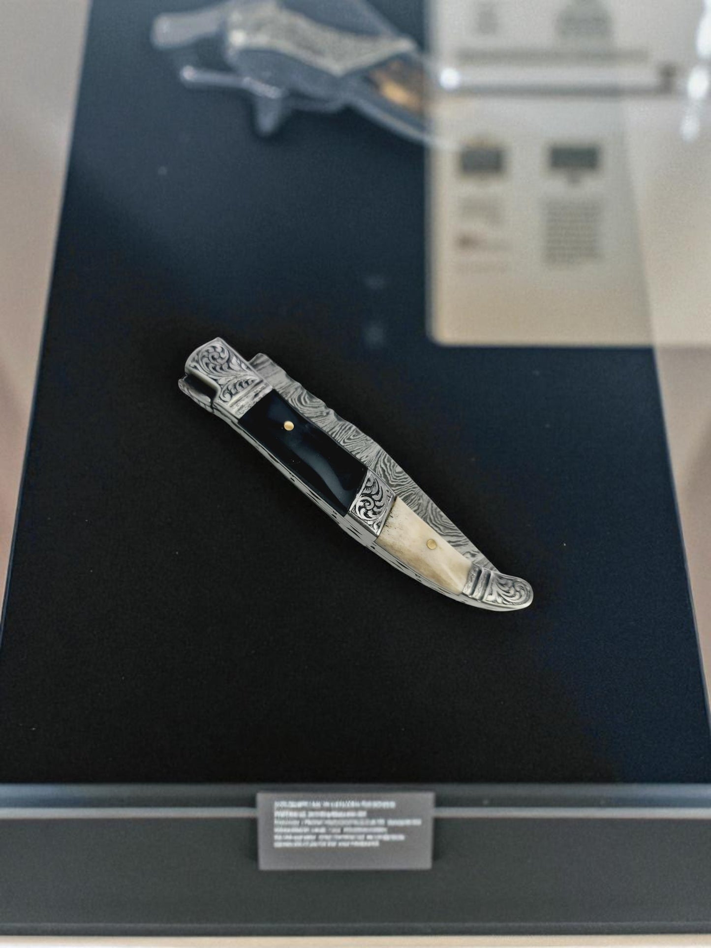 A151 Handmade Laguiole Art Edition - Damascus Steel - Buffalo Horn & Red Deer Antler