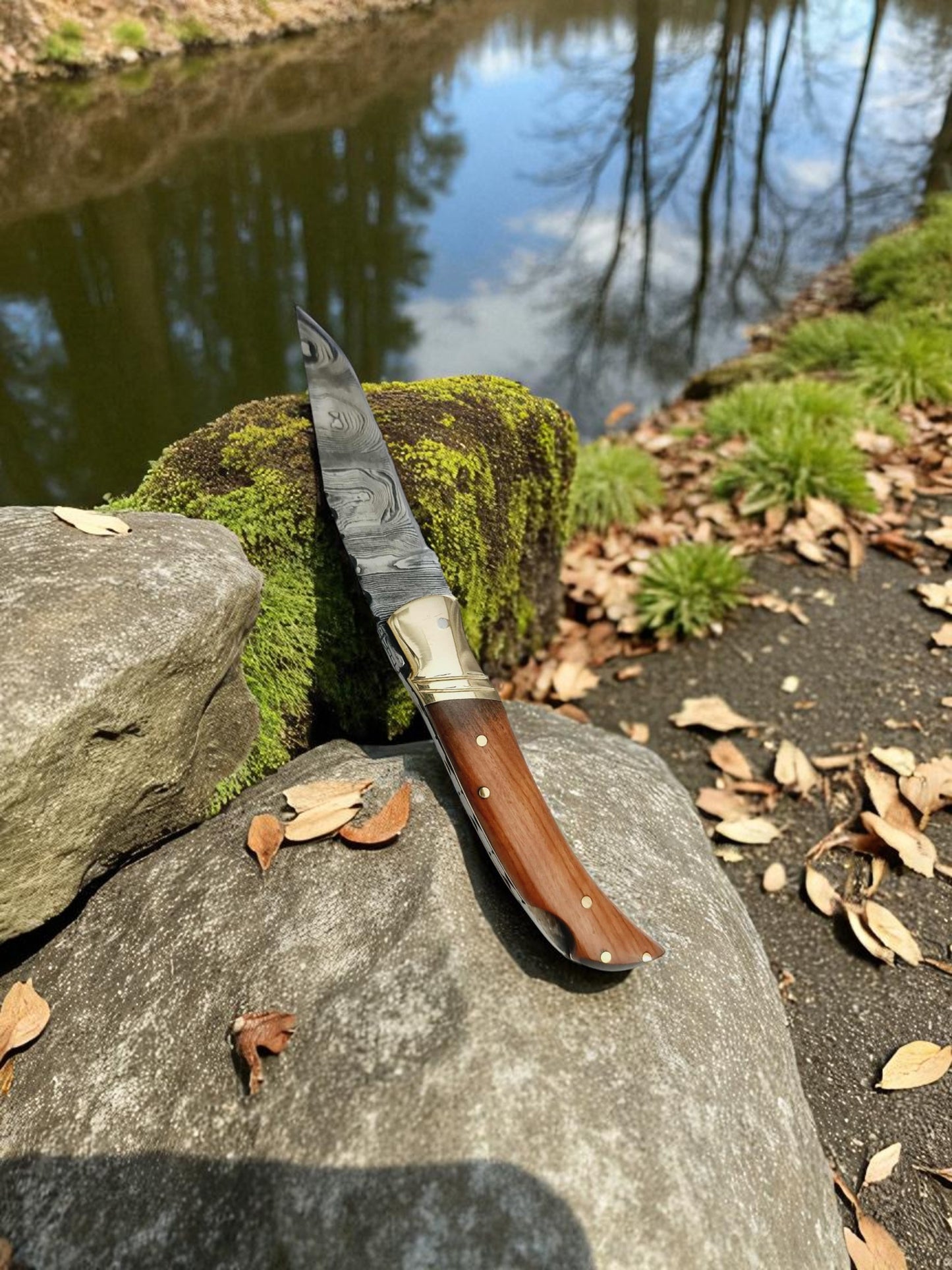 A156 Handmade Pocket Laguiole – Damascus Steel & Olive Wood