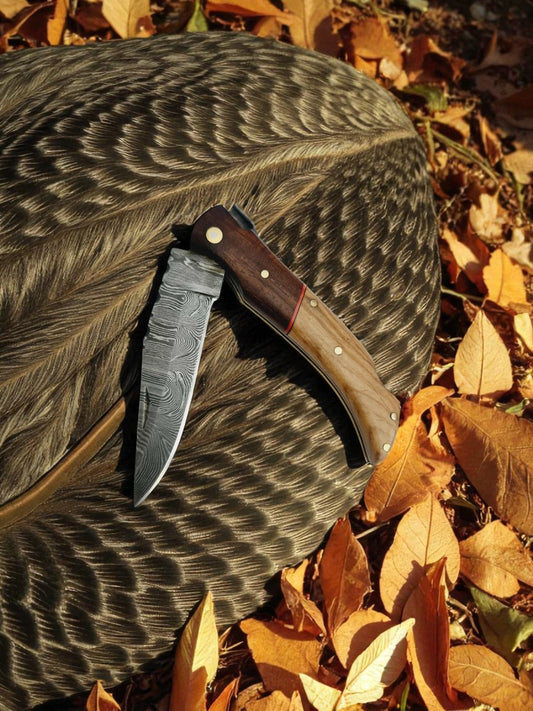 A166 Handmade Laguiole Élite - Damascus Steel - Walnut & Olive Wood