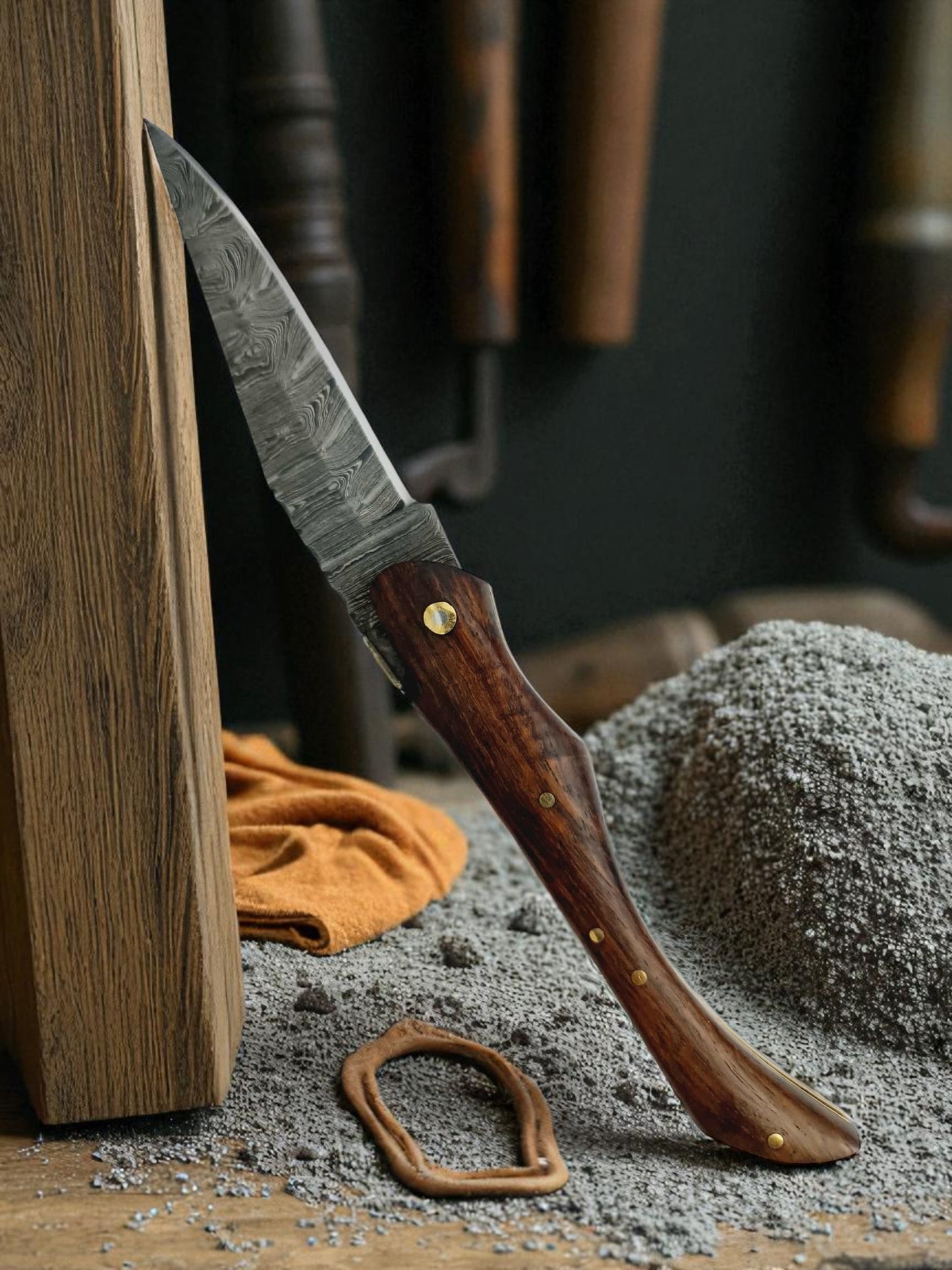 A167 Handmade Laguiole Folding Knife - Damascus Steel & Walnut Wood