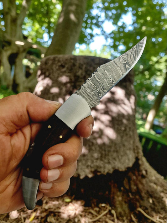 B111 Handmade Pocket Knife – Damascus Steel & Walnut Wood