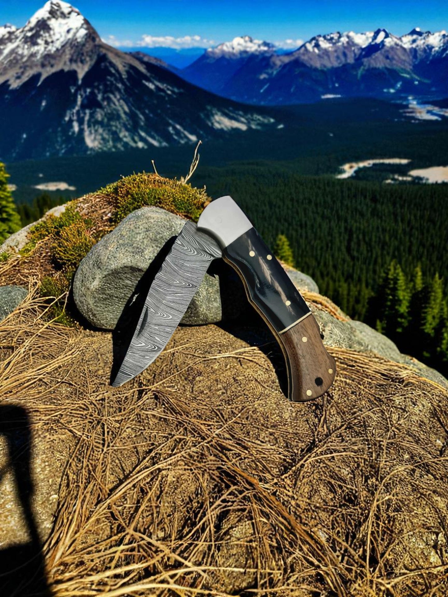 B137 Handmade Pocket Knife – Damascus Steel - Walnut Wood & Buffalo Horn