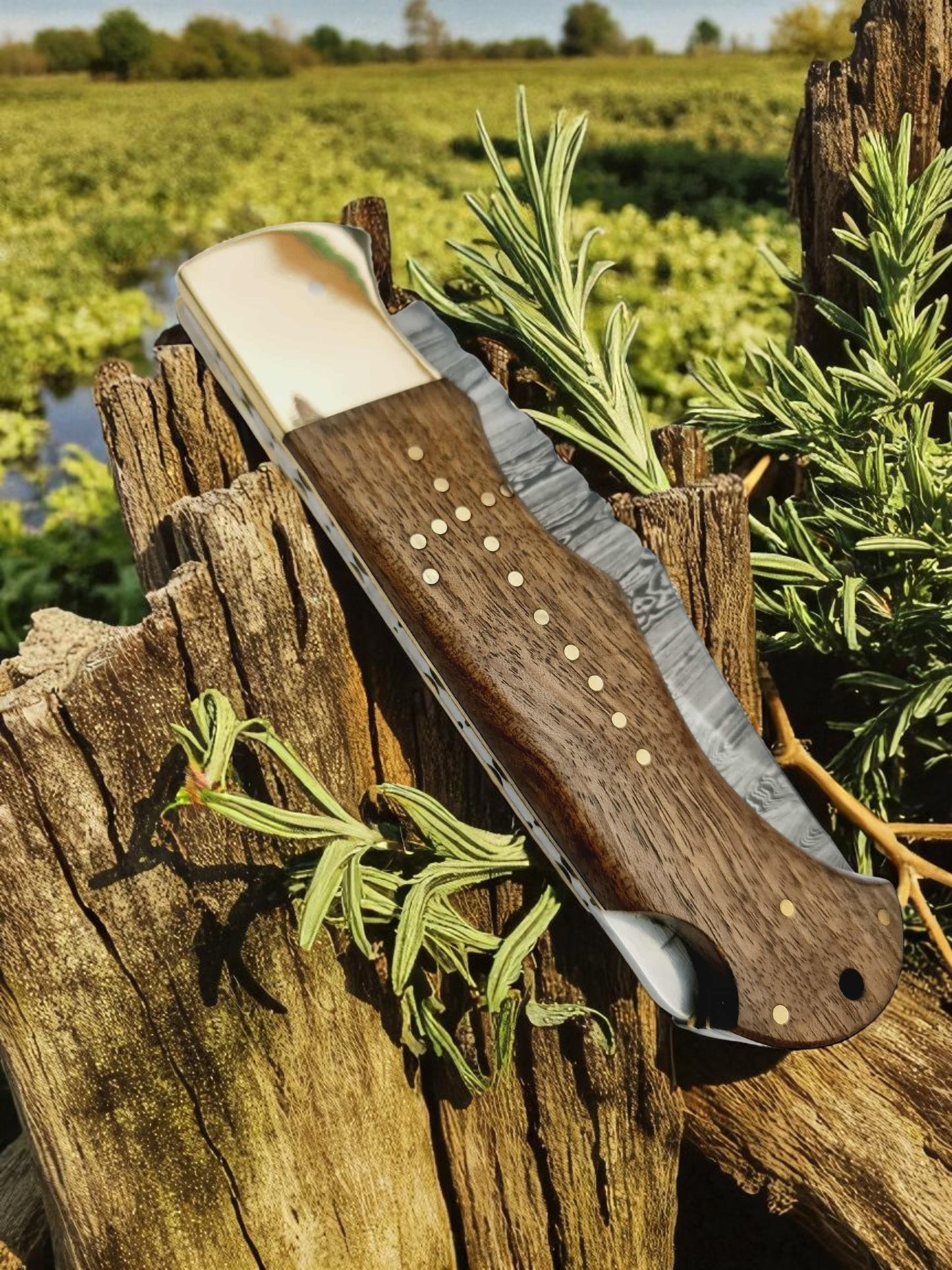 B142 Handmade Extreme Tactical Folding Knife - Damascus Steel & Walnut Wood