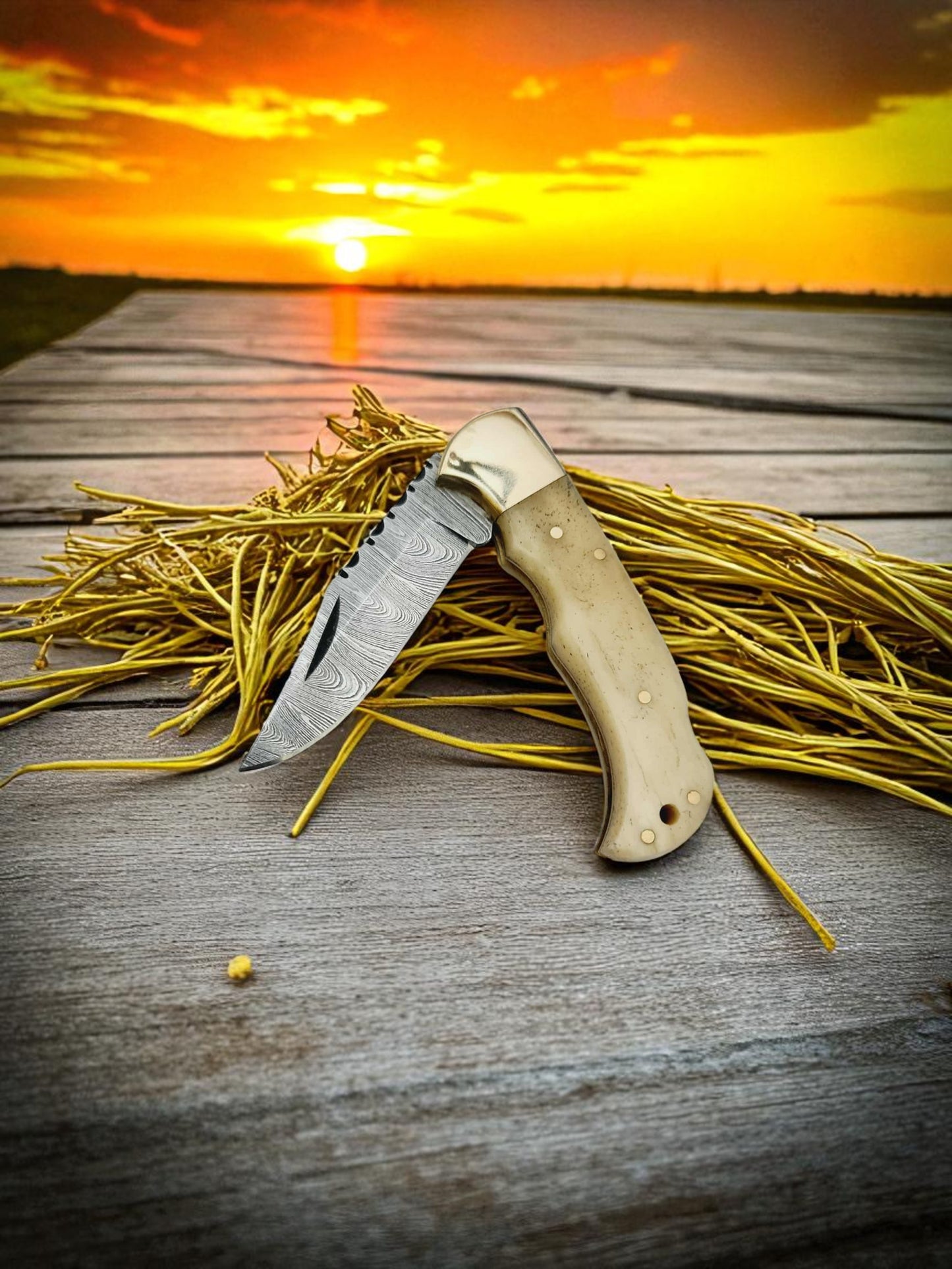 B147 Handmade Pocket Knife – Damascus Steel & Camel Bone