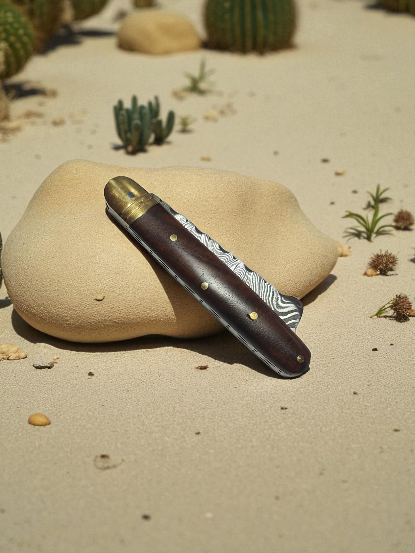 B159 Handmade Sheepsfoot - Damascus Steel & Walnut Wood