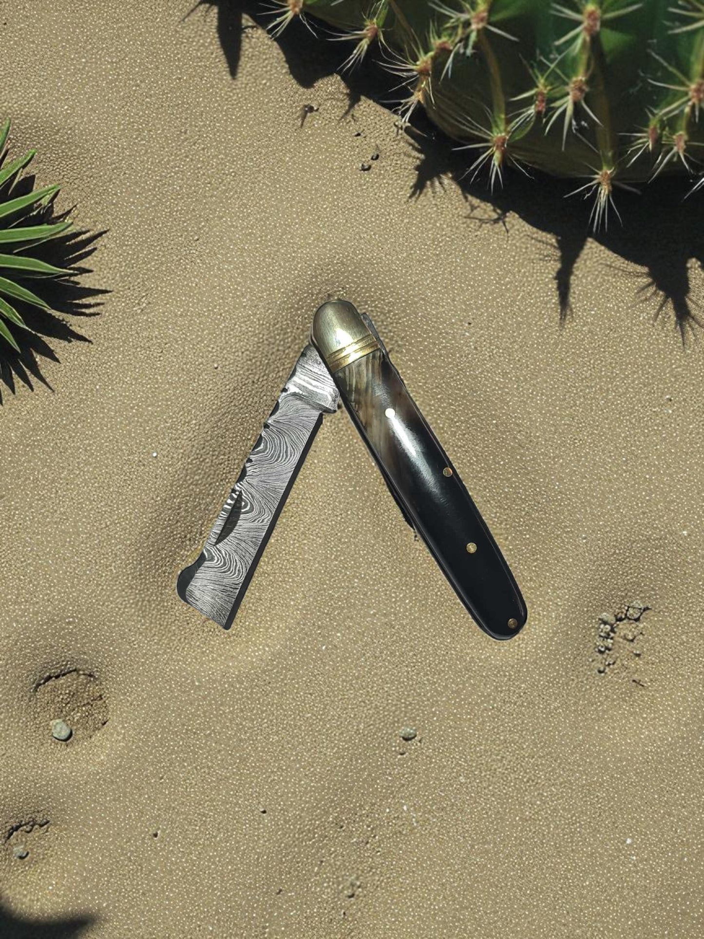 B161 Handmade Sheepsfoot - Damascus Steel & Buffalo Horn with Highlights