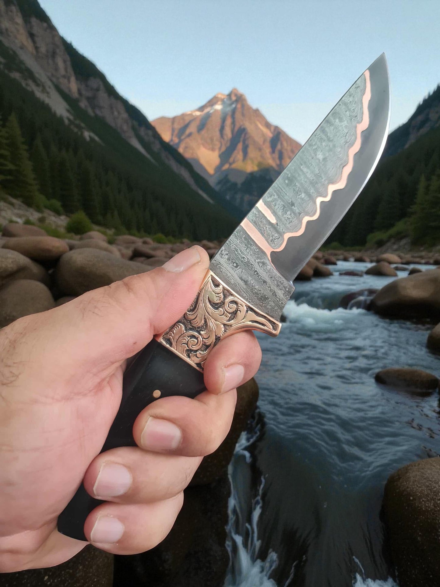 H135 Handmade Premium Knife - Damascus with Copper & Buffalo Horn