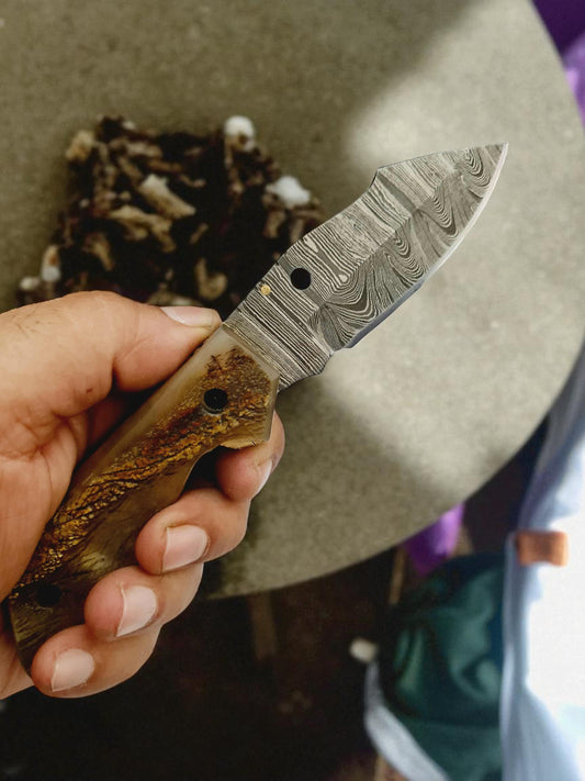 S131 Handmade Stalwart EDC - Damascus Steel & Ram Horn